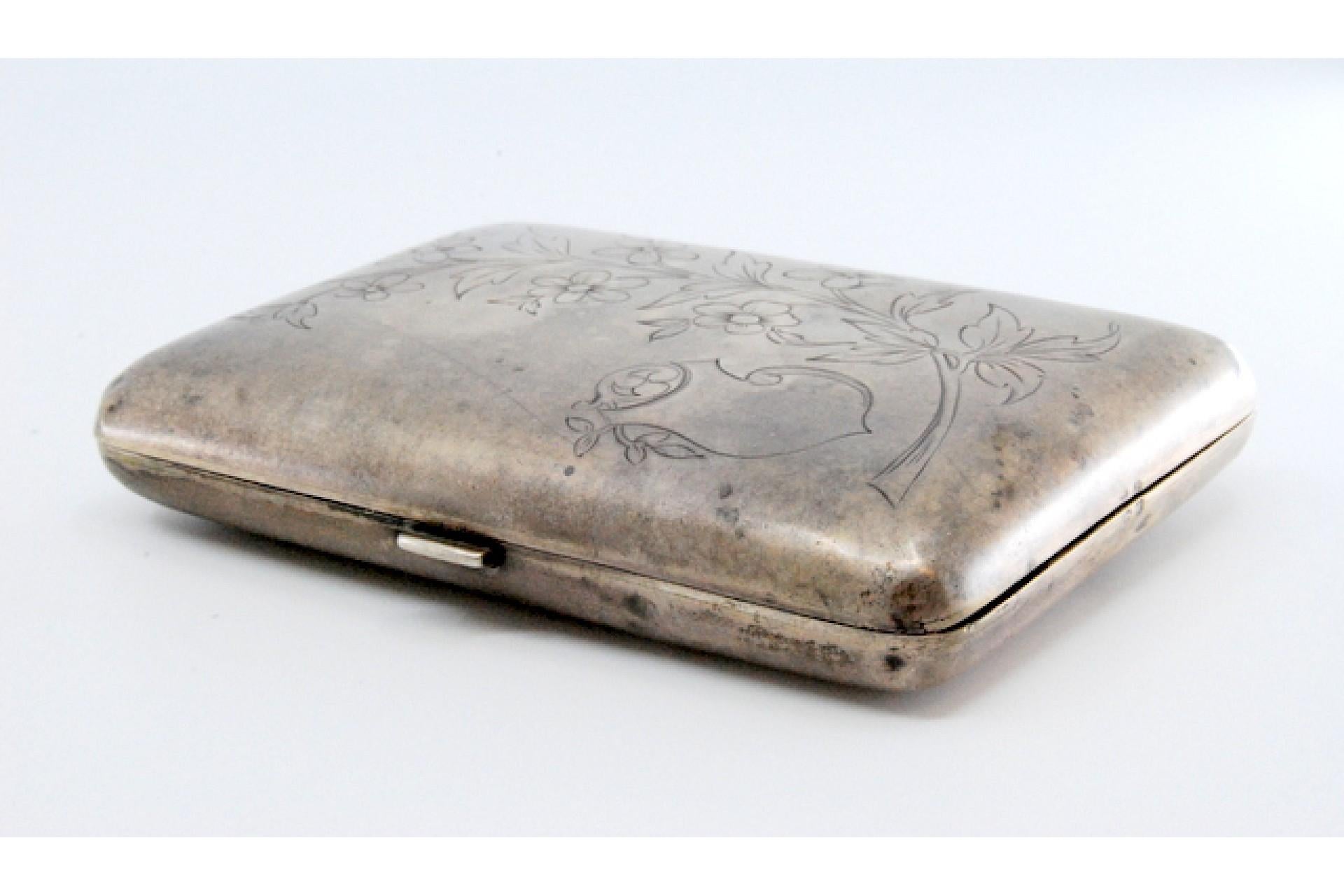 European Silver cigarette case with engraved branches and hinged lid For Sale