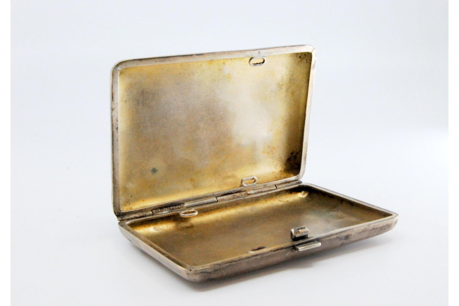Silver cigarette case with engraved branches and hinged lid In Good Condition For Sale In Porto, PT
