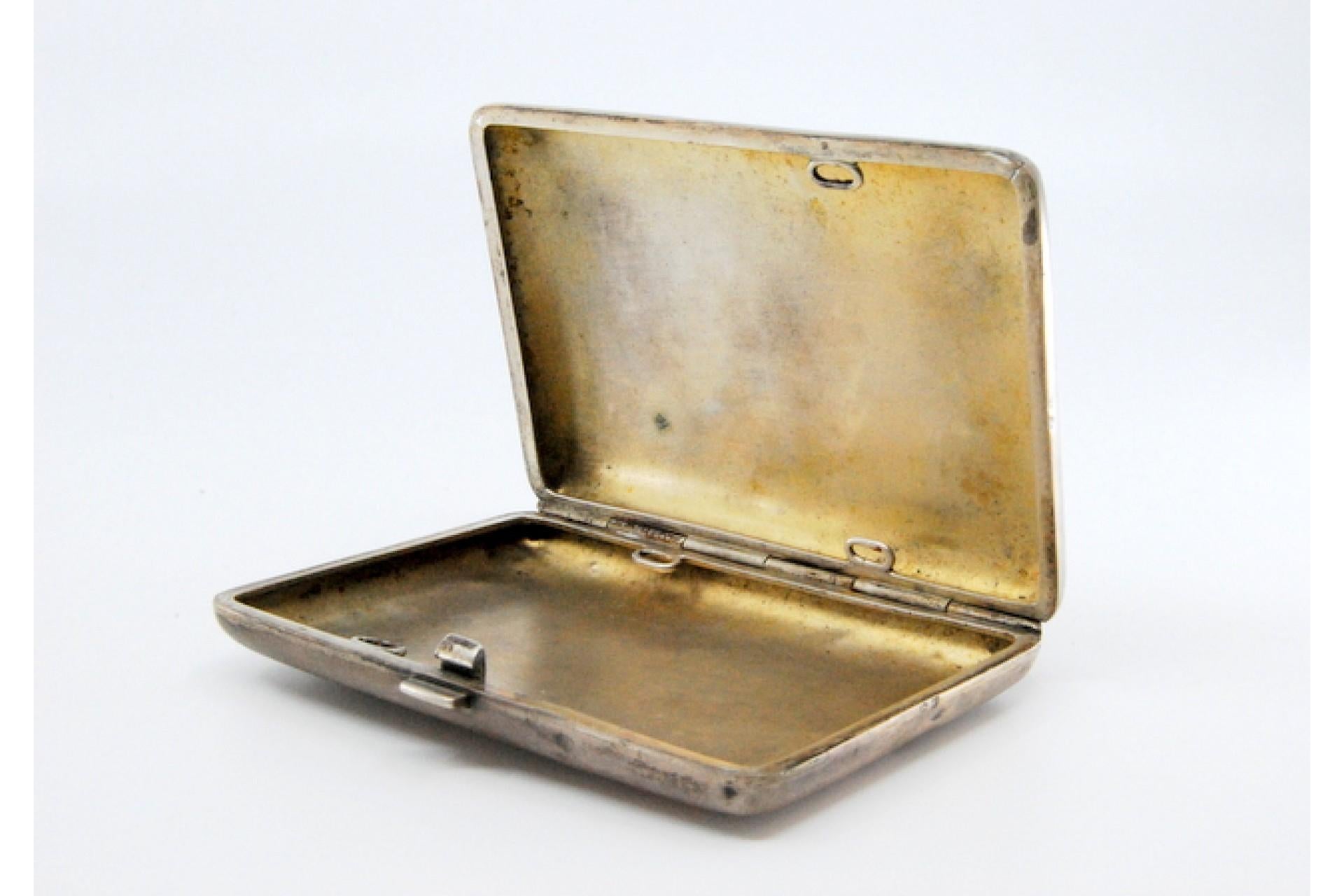 19th Century Silver cigarette case with engraved branches and hinged lid For Sale