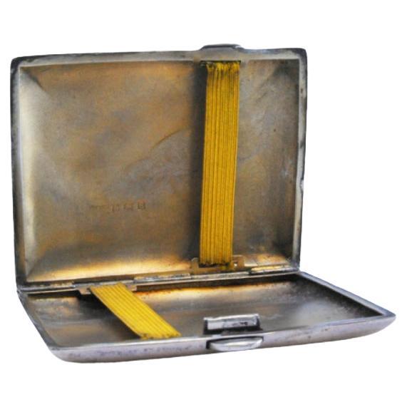 Silver cigarette case with engraved curved scrolls and hinged lid For Sale