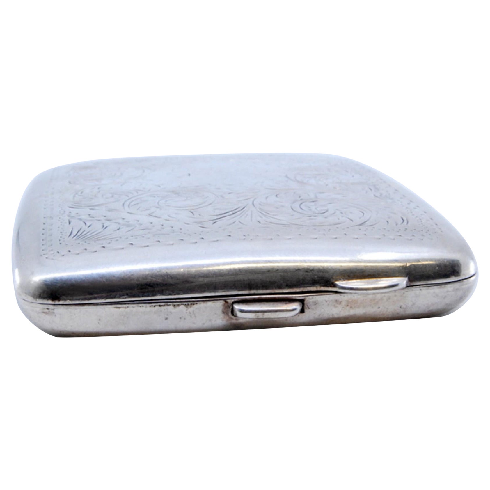 Silver cigarette case with engraved curved wreaths and dividers inside