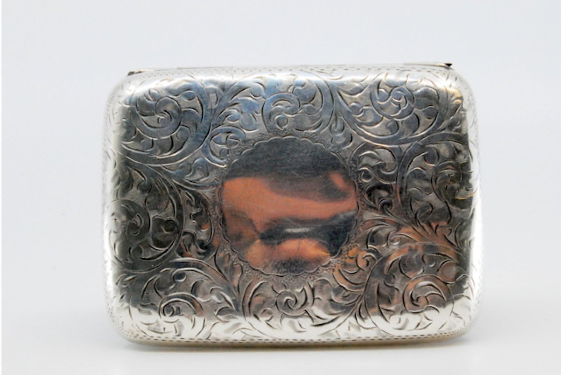 Description: Silver cigarette case with engraved floral motifs and hinged lid. Metal: Silver. Origin: English. Brand: Birmingham. Weight: 63.99 grams. Dimensions: 8x1.5cm. Content: 925/1000. Assay Mark: Yes, since 1921. Additional information: Good