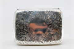 Silver cigarette case with engraved floral motifs and hinged lid