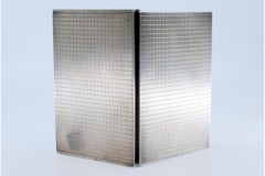 Portasigarette in argento con incisioni e coperchio a cerniera con molla di apertura