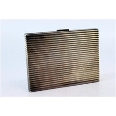 Portasigarette in argento con bande scanalate e coperchio a cerniera