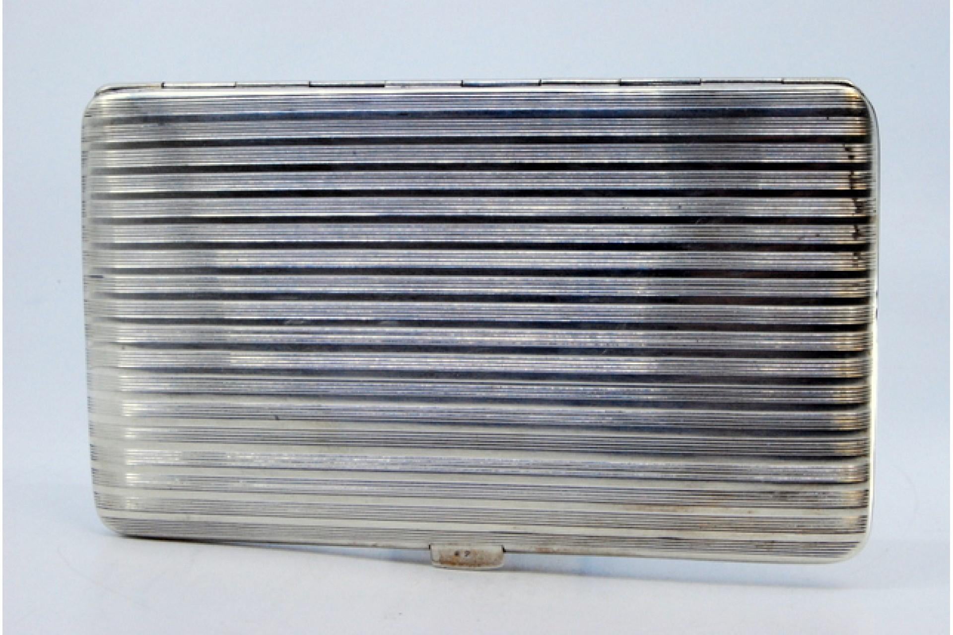 19th Century Silver cigarette case with fluted bands on both sides and hinged lid For Sale