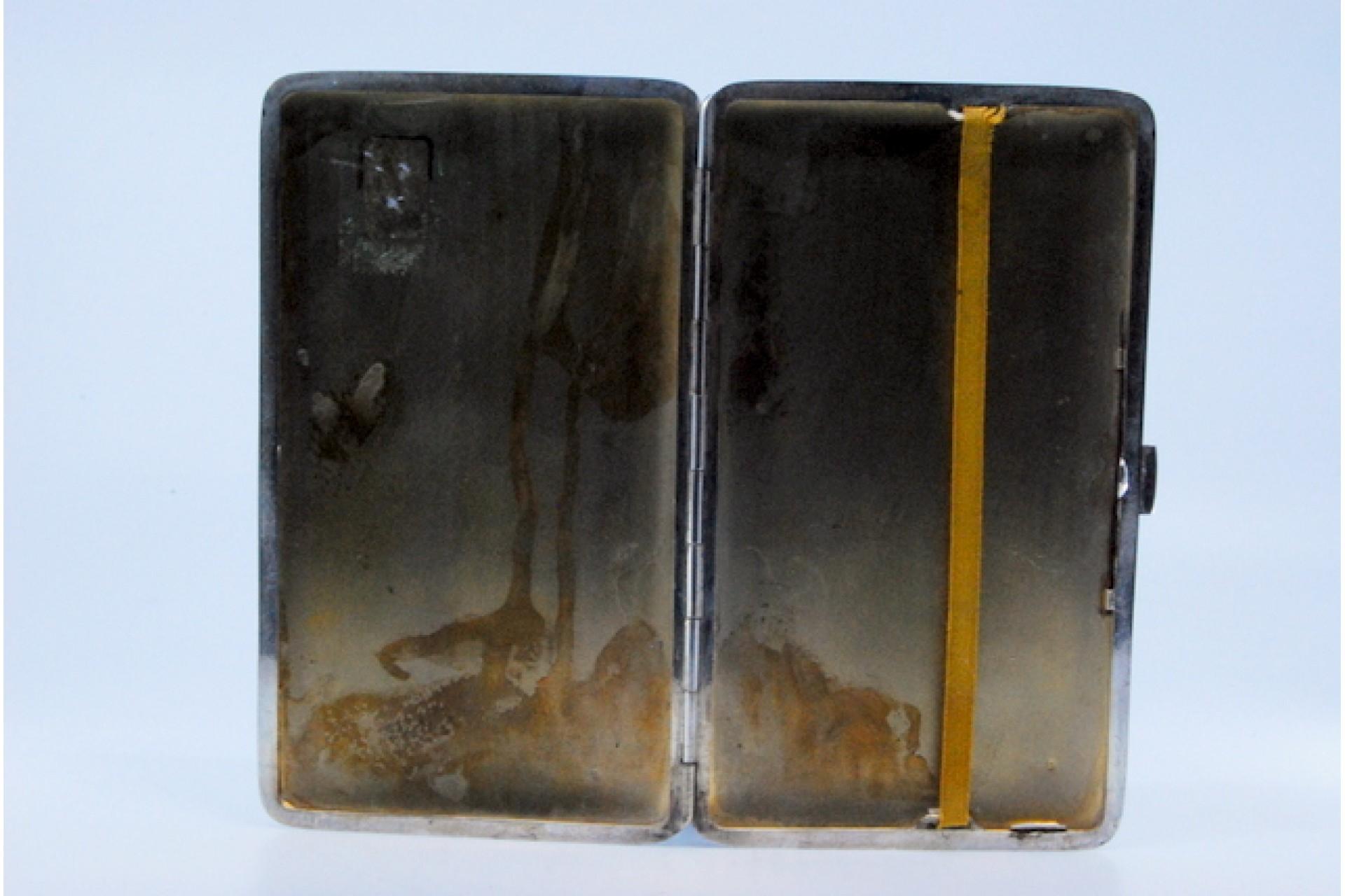 Silver cigarette case with fluted bands on both sides and hinged lid For Sale 2