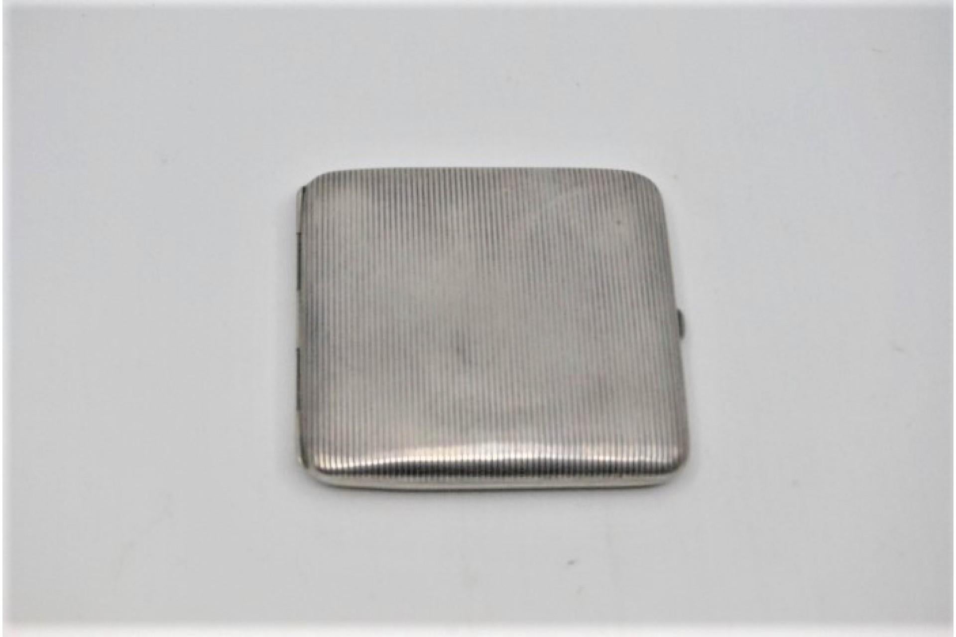 Silver cigarette case with fluted top and gold interior and hinged lid im Zustand „Gut“ im Angebot in Porto, PT