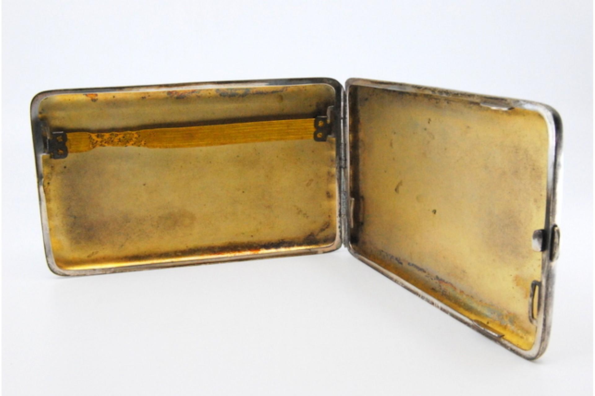 Silver cigarette case with guilloche bands and gold interior For Sale 1