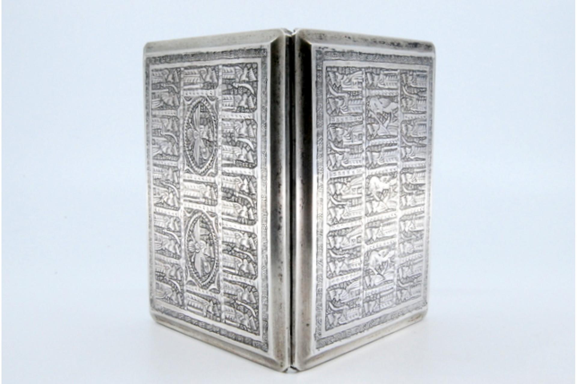 European Silver cigarette case with Middle Eastern-style reliefs and a hinged lid For Sale