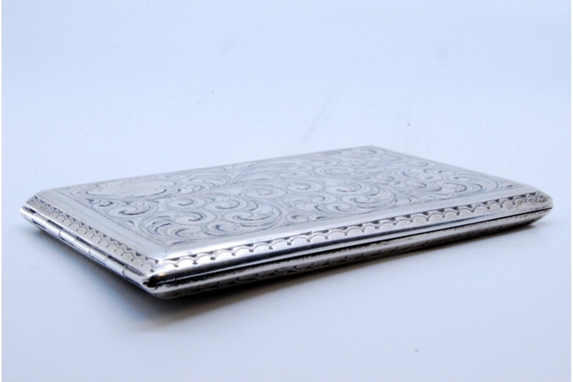 Silver cigarette case with plant engravings, waves on the edge and hinged lid For Sale 4