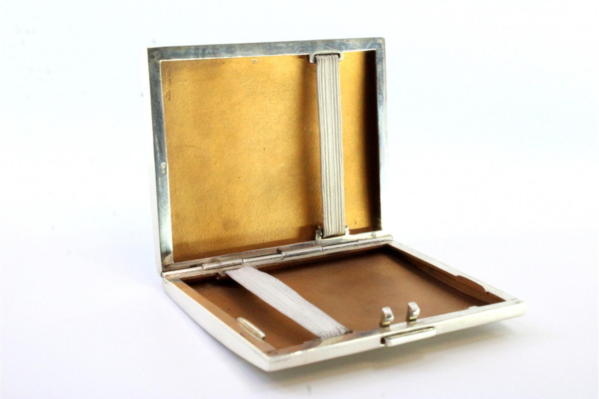 20th Century Silver cigarette case with reliefs, brushed silver lid and base trims For Sale