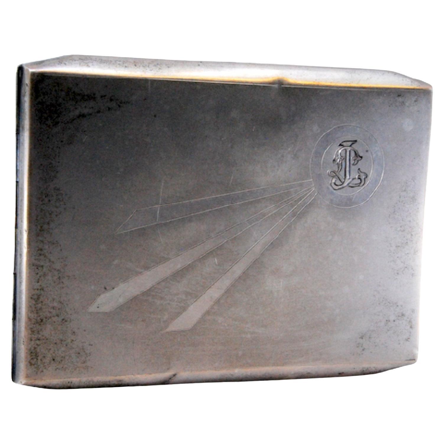 Silver cigarette case with three raised stripes on the lid For Sale