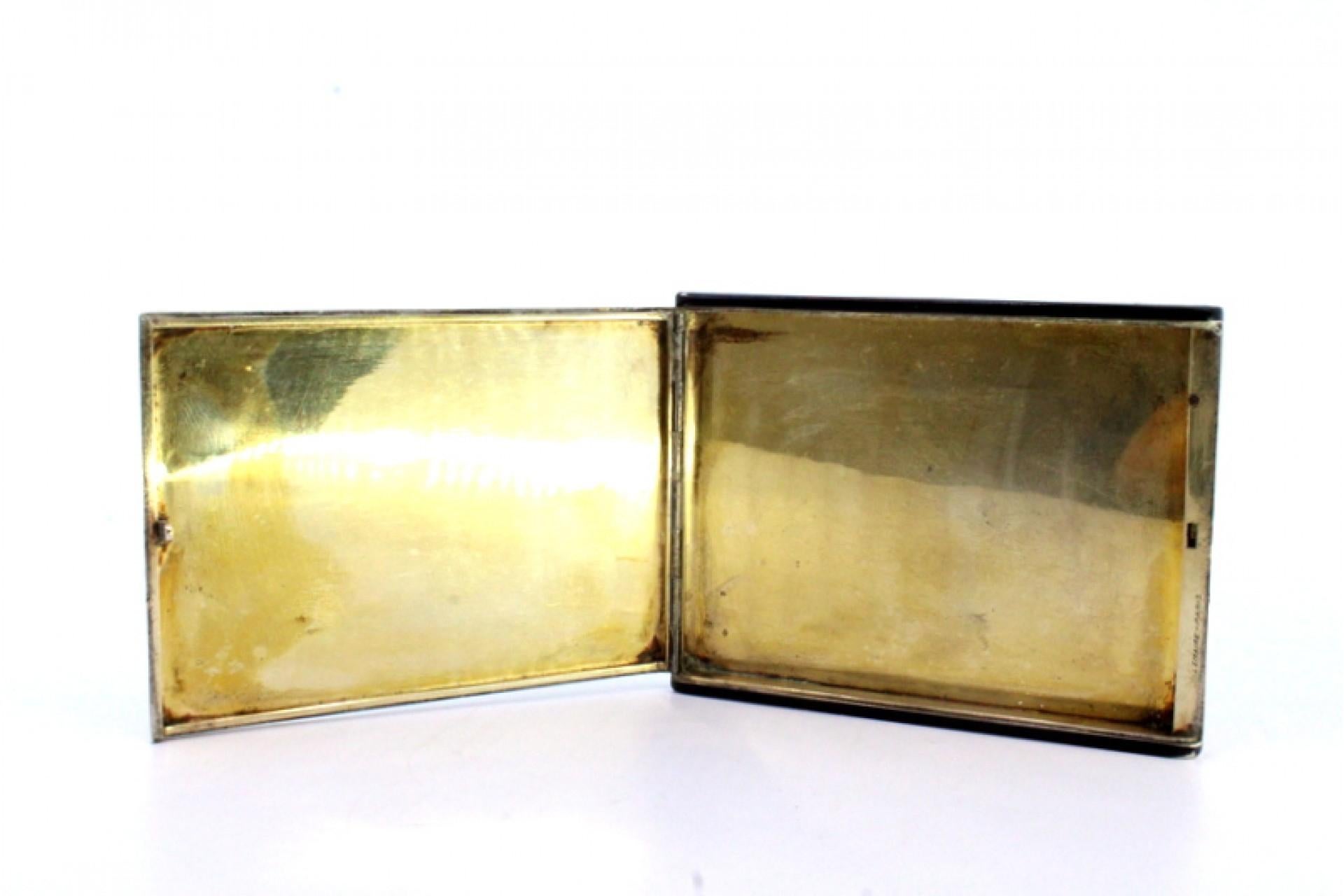 Argent Silver cigarette case with top trim, gold interior and snap-on lid en vente