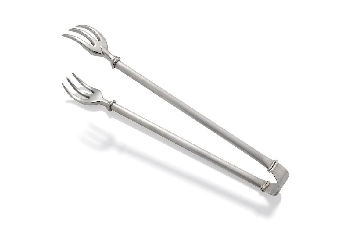 Sterling Silver Claw Ice Tongs are perfect for serving artisanal ice cubes in your paradisiacal cocktail.
Handmade out of Sterling Silver, each pair of precisely balanced Silver Claw Ice Tongs are a pleasure to work with, the must have for any a