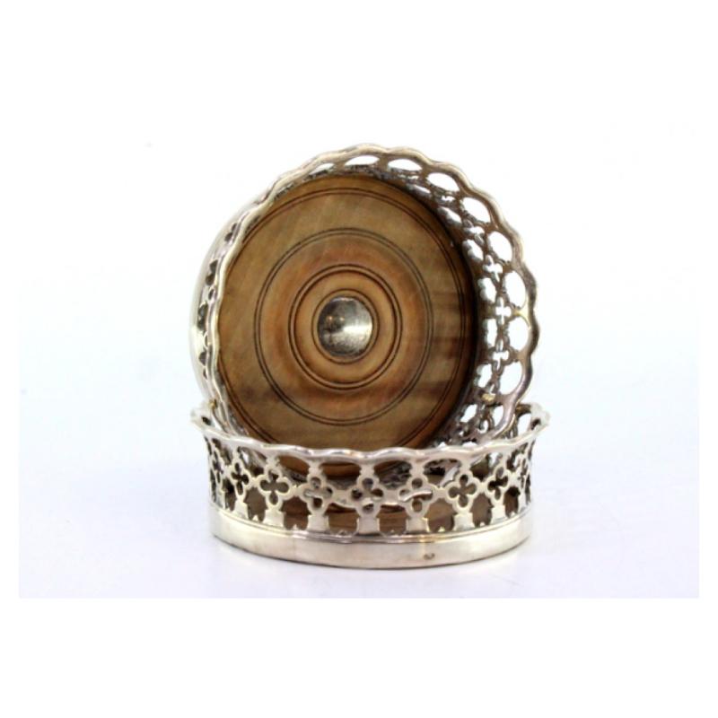 Silver coaster set with wire rack and wooden bases For Sale 1