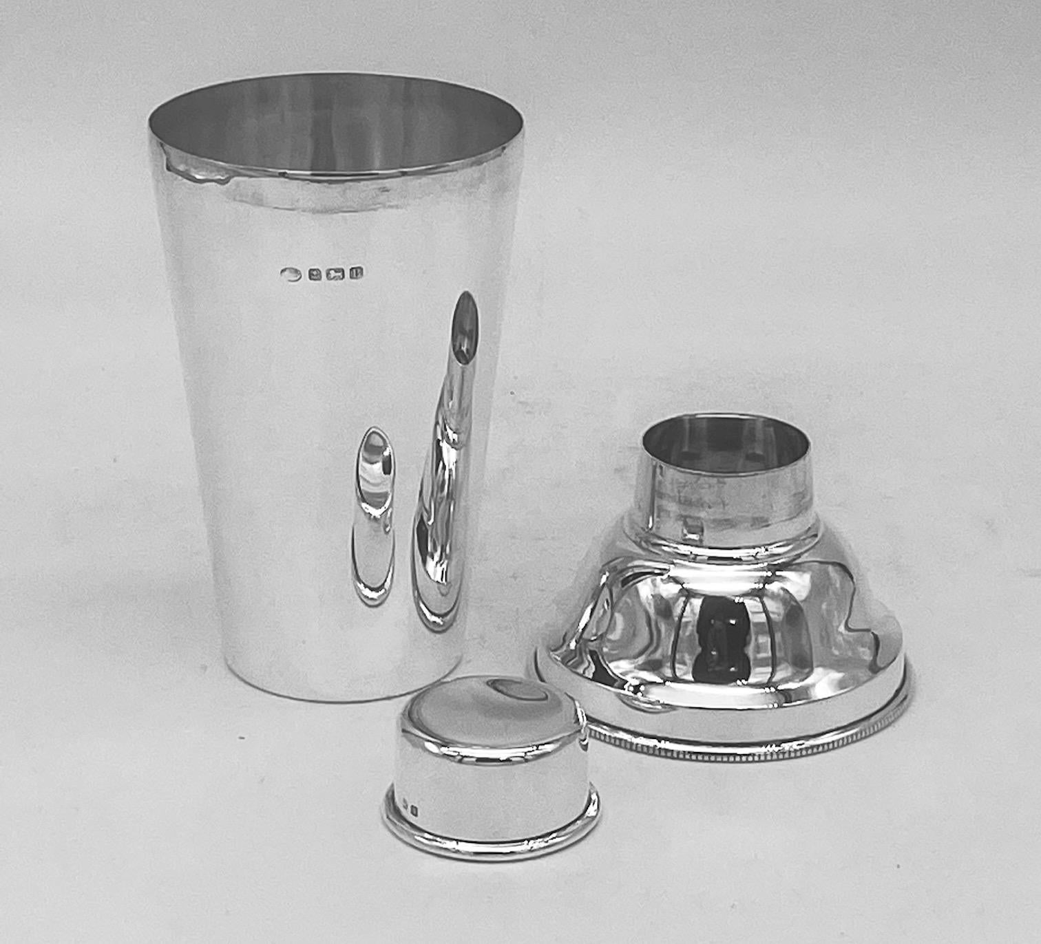 Silver Cocktail Shaker In Good Condition In London, GB