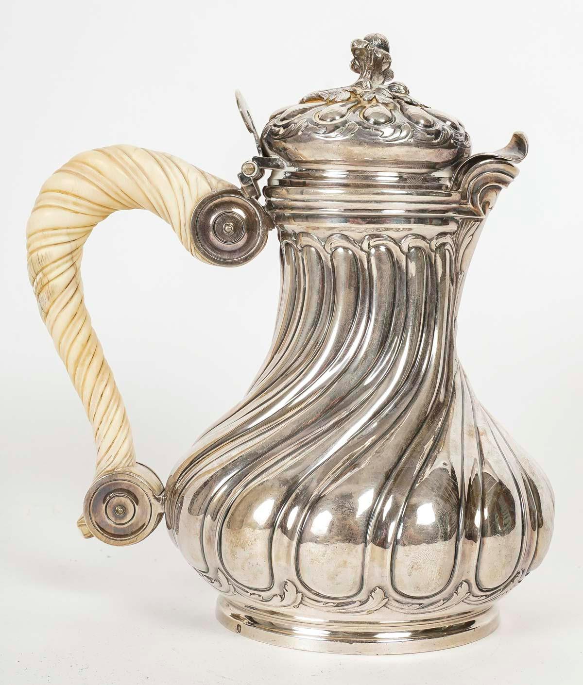 Silver Coffee Pot by Boucheron Paris in the Louis XV Style, 19th Century. For Sale 2