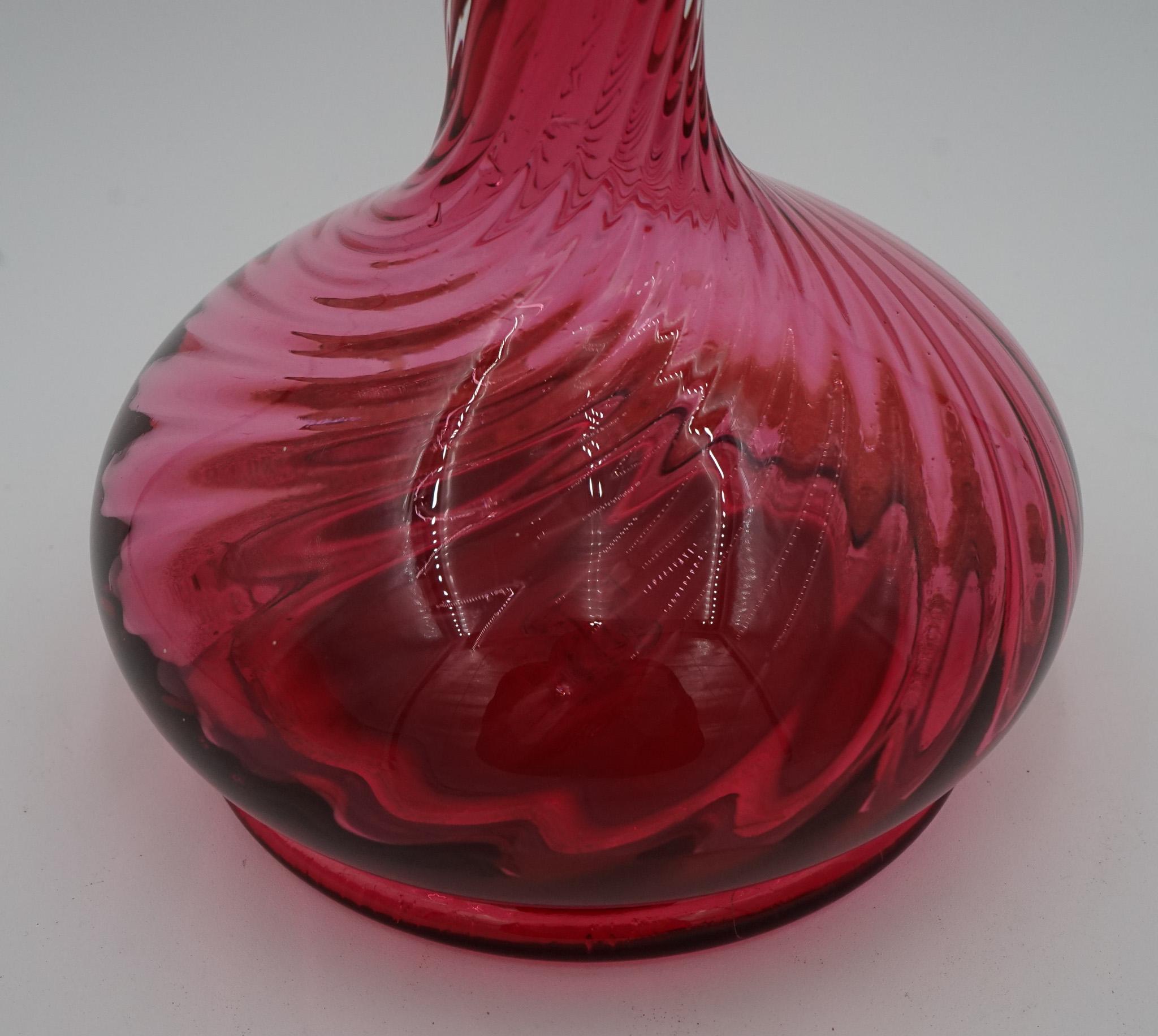 SILVER COLLARED HAND BLOWN CRANBERRY CRYSTAL DECANTER HARDWiCKE COLLECTION In Good Condition For Sale In Pulborough, GB