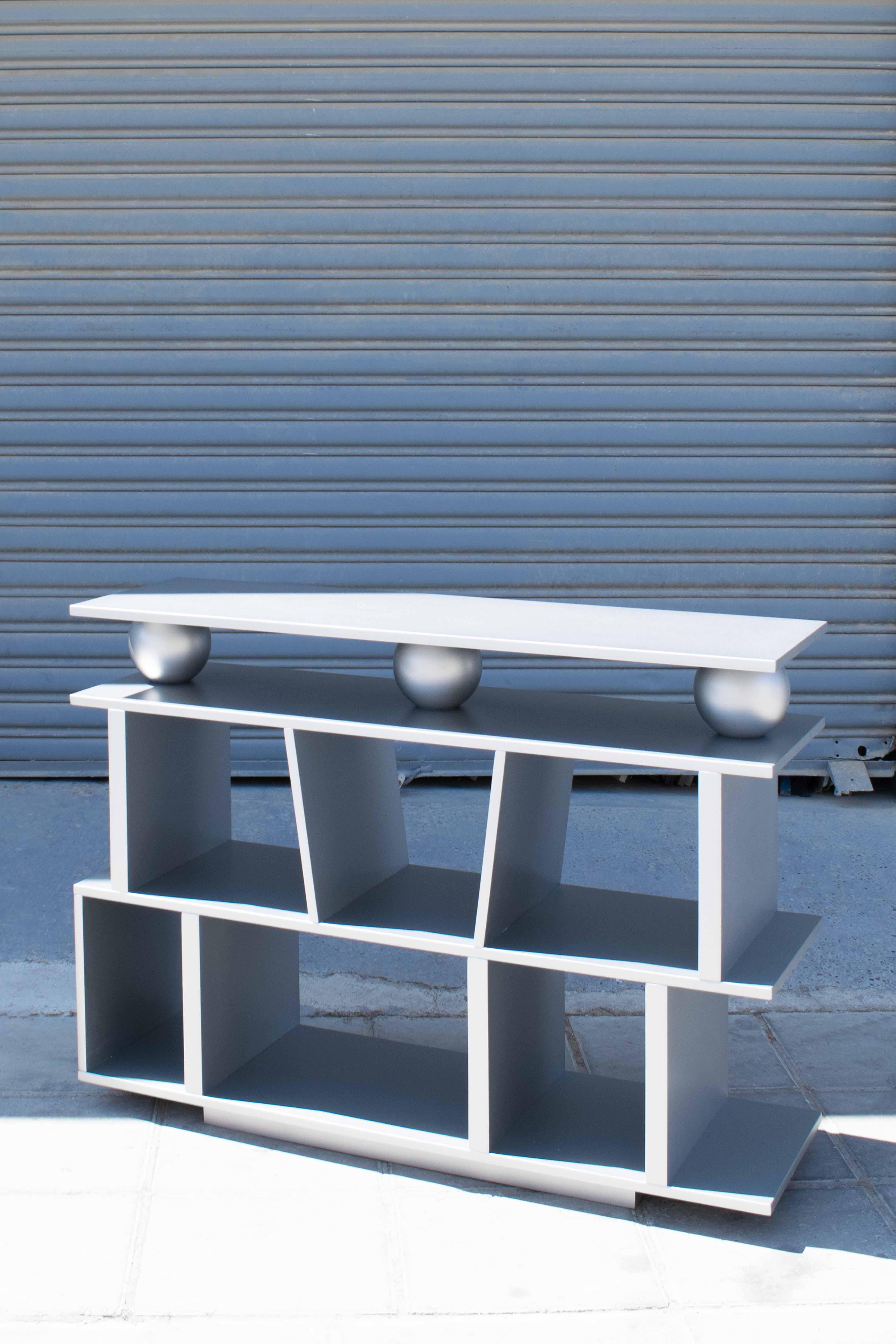 Silver Console Table / Dj Box for Turntables and Vinyls In New Condition For Sale In Larnaca, CY