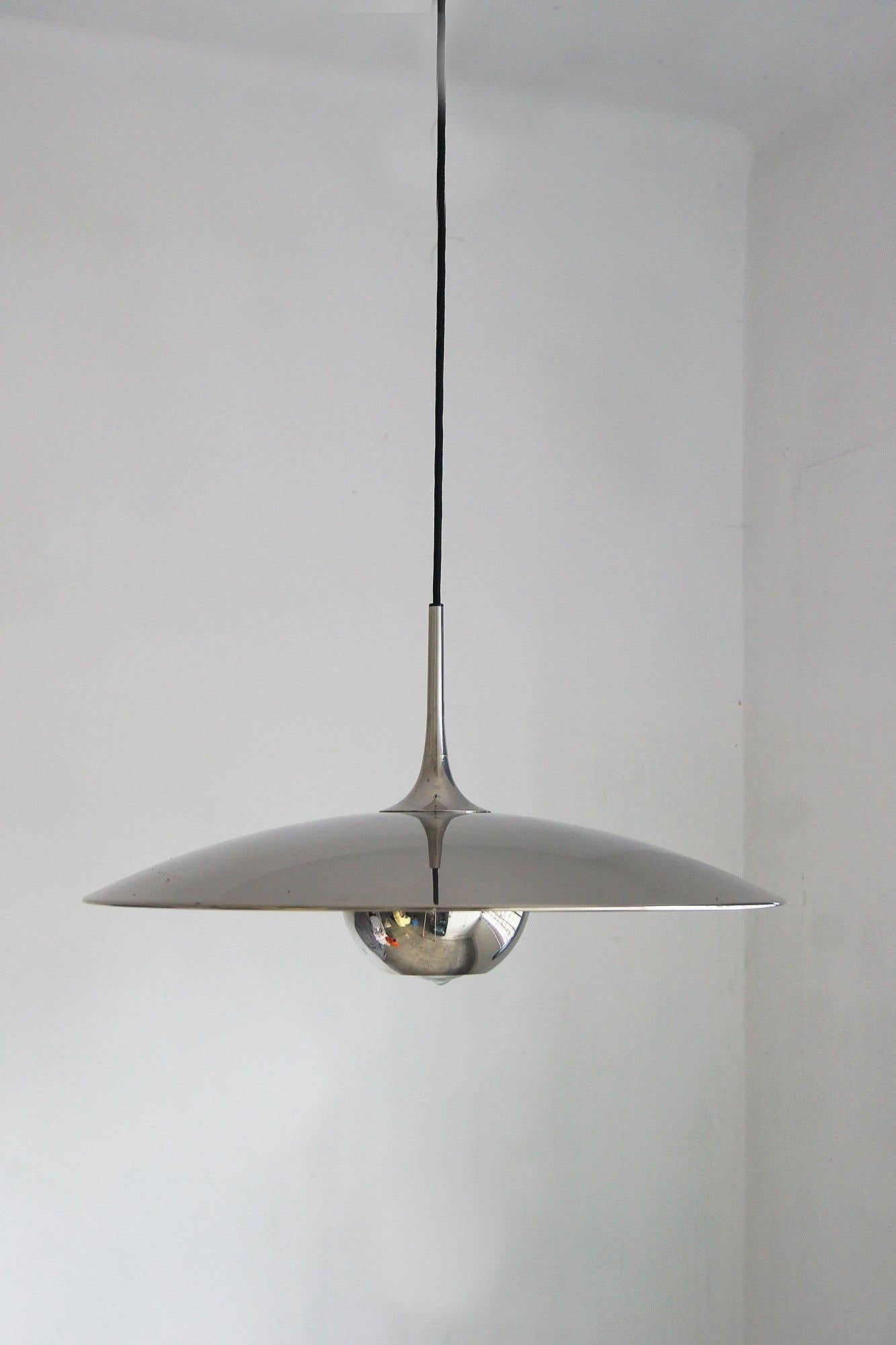 Mid-Century Modern A Silver Model No. 55 Suspension Lamp by Florian Schulz en vente