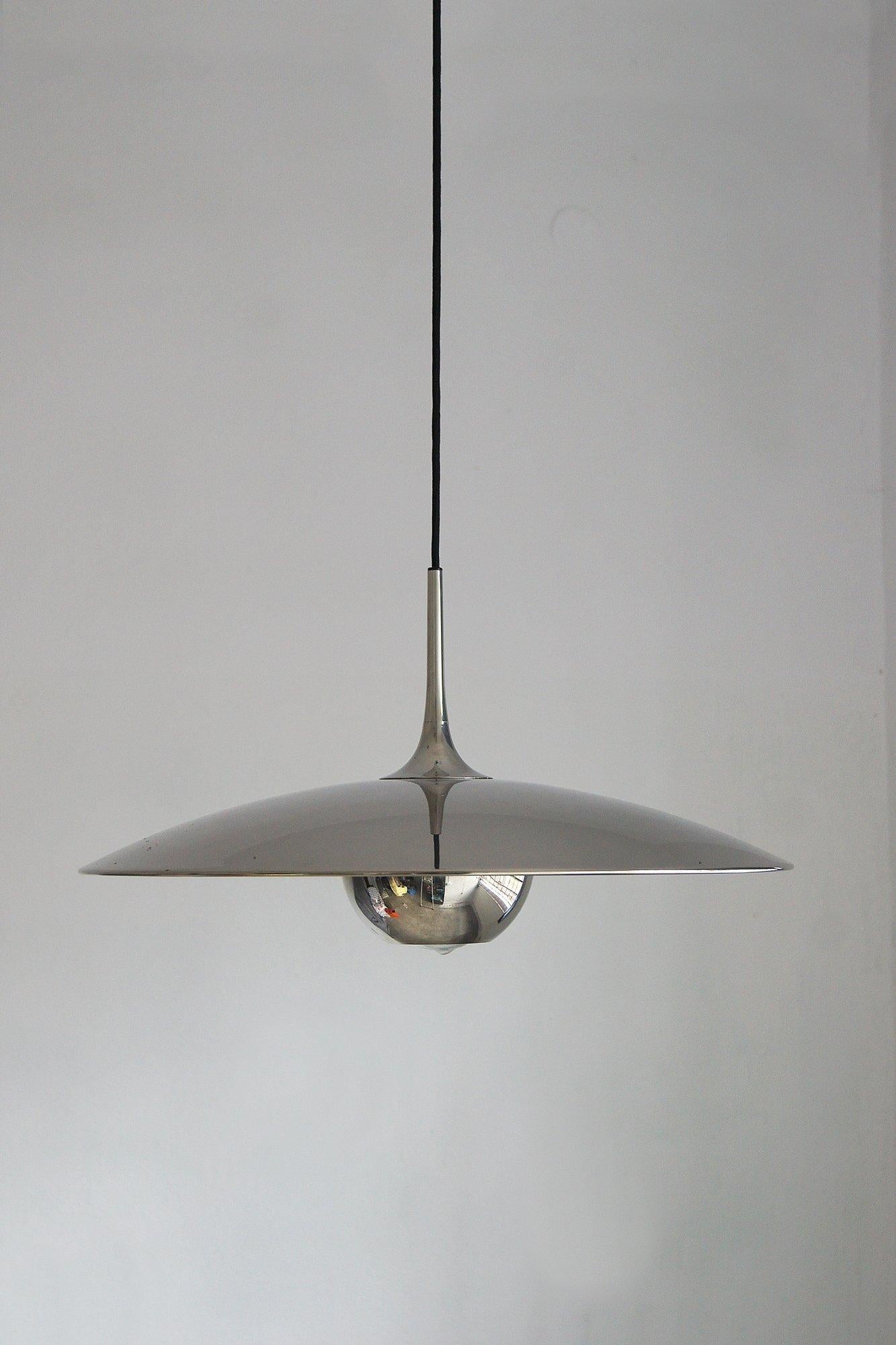 Allemand A Silver Model No. 55 Suspension Lamp by Florian Schulz en vente