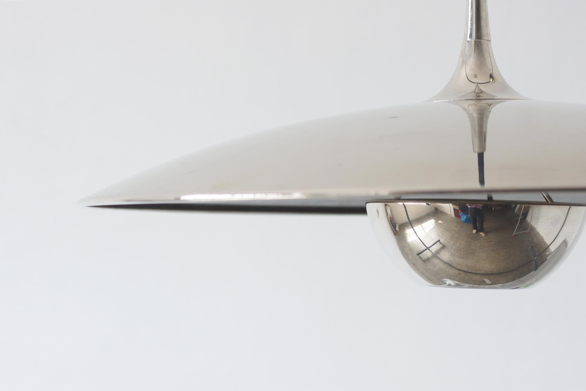 Metà XX secolo Lampada a sospensione Onos 55 con contrappeso in argento di Florian Schulz in vendita