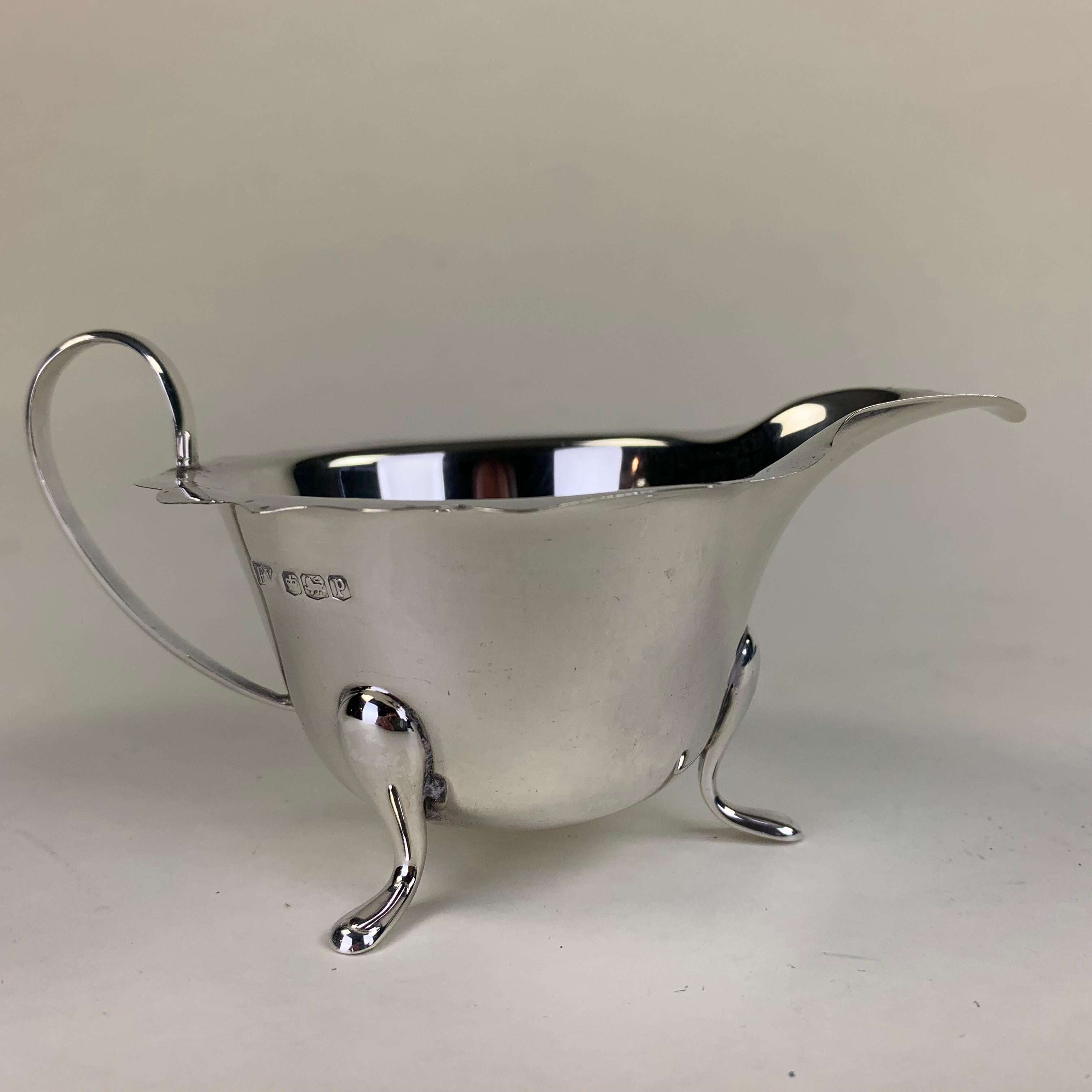 Silver Cream Jug by Viners of Sheffield In Fair Condition For Sale In Folkestone, GB