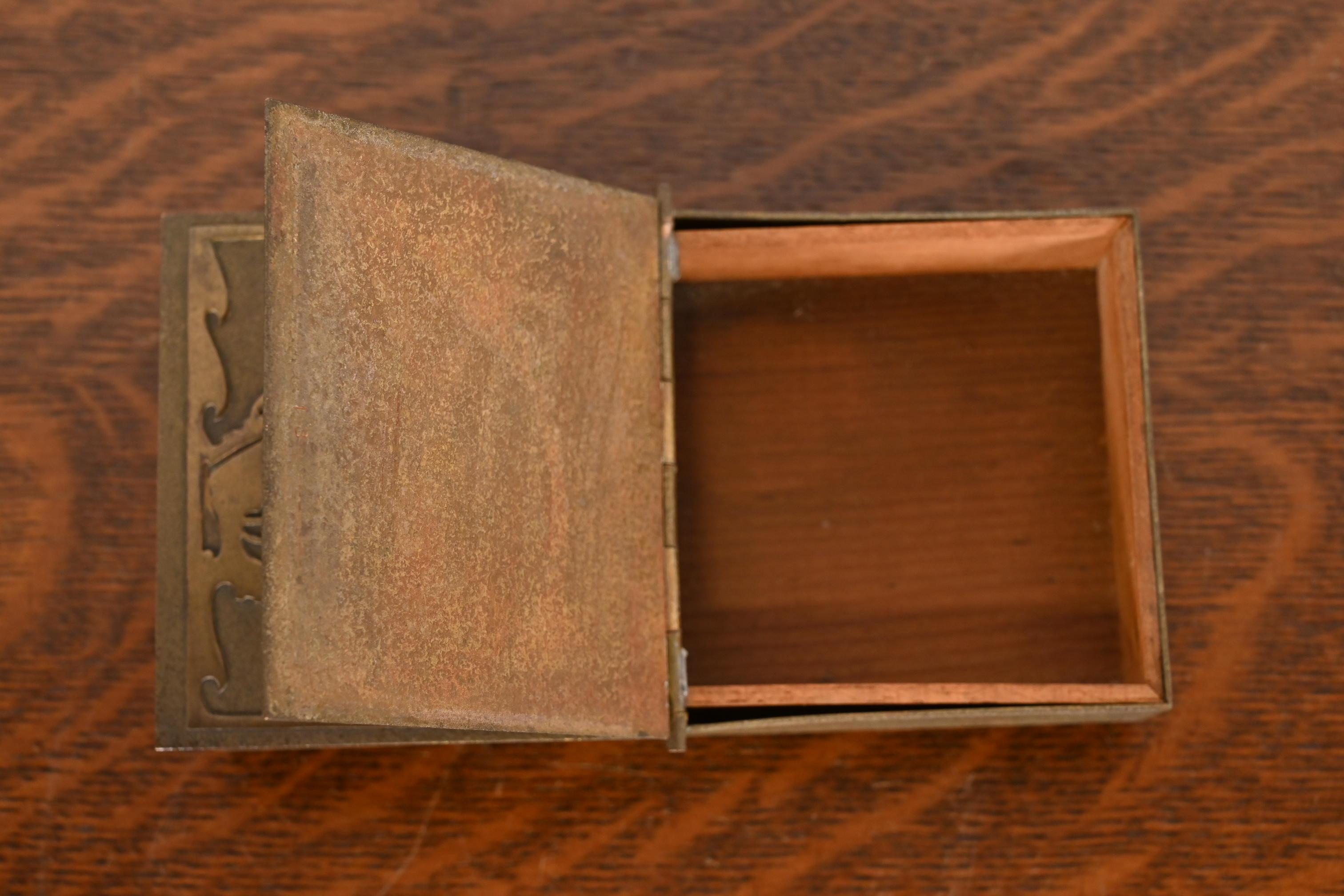 Bronzo Silver Crest Arts & Crafts Nautical Bronze Humidor Cigar Box Con Maniglia in vendita