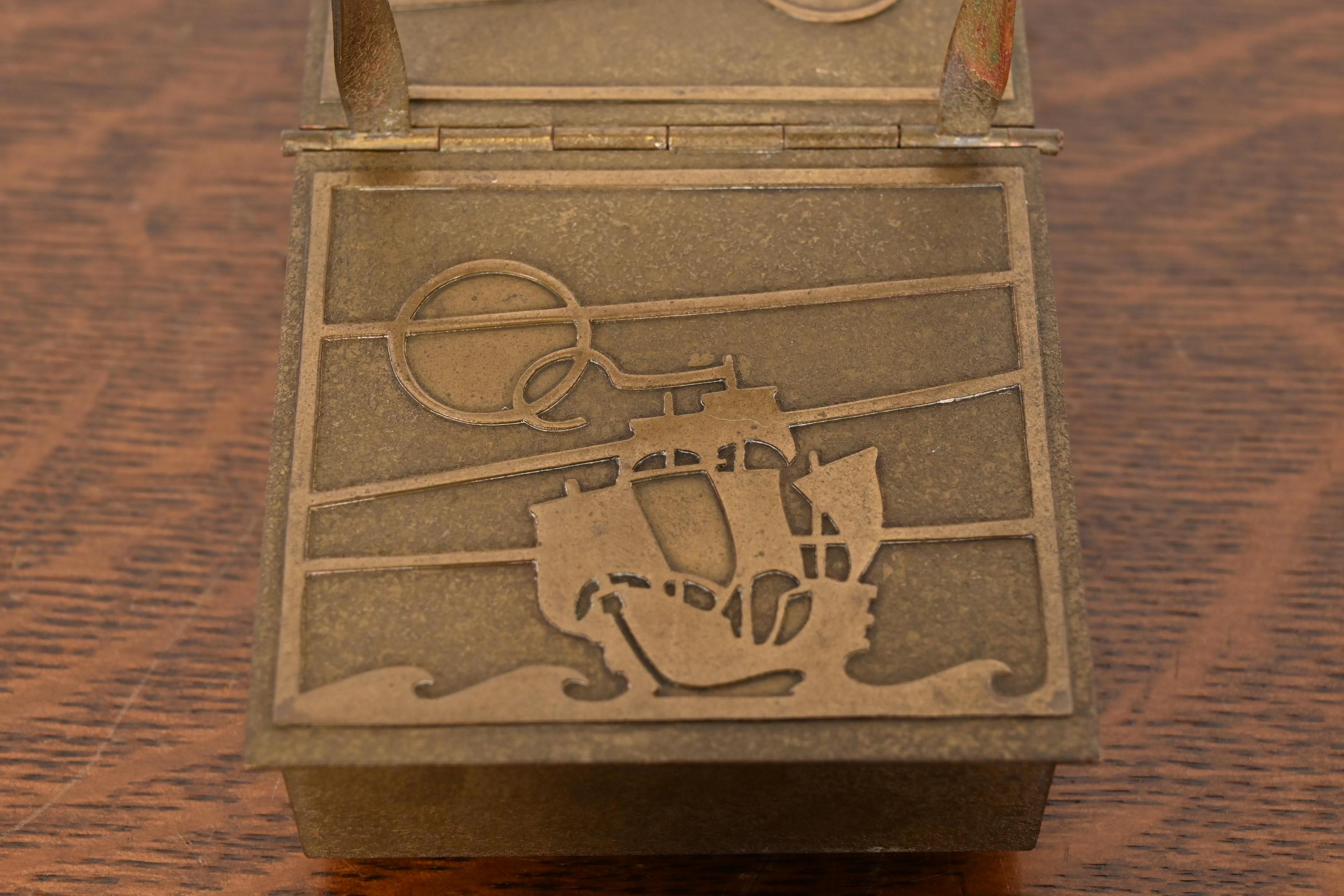 Silver Crest Arts & Crafts Nautical Bronze Humidor Cigar Box Con Maniglia in vendita 1