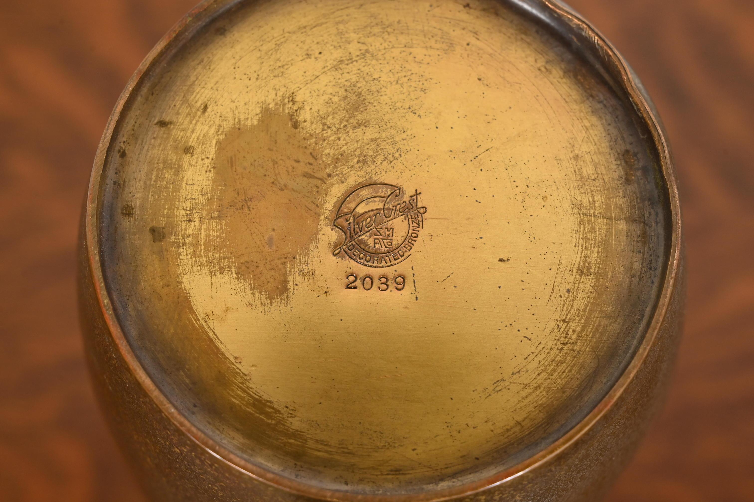 Silver Crest Arts & Crafts Vaso alto in argento e bronzo in vendita 4