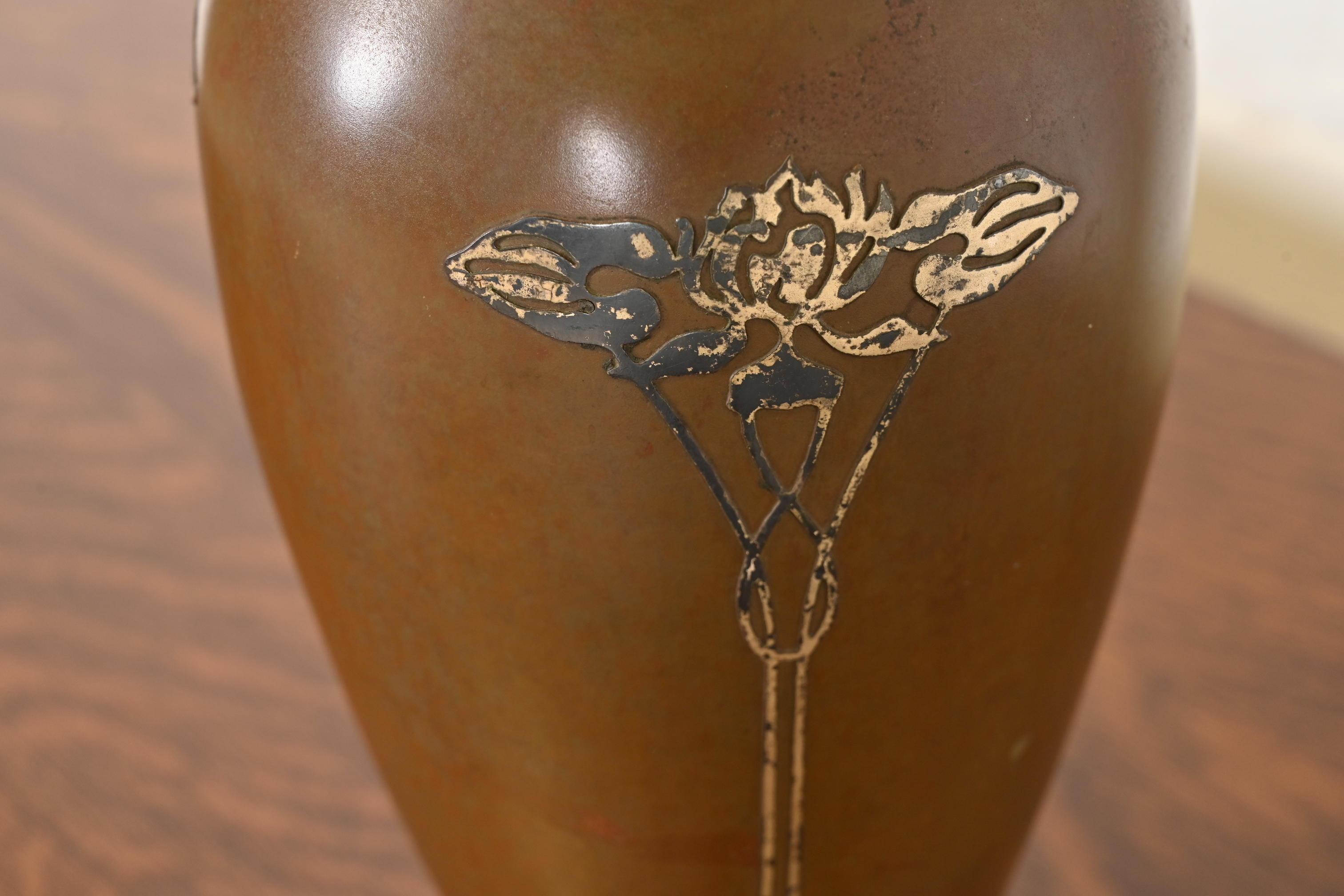 Vase Arts & Crafts en argent sterling sur bronze en vente 2