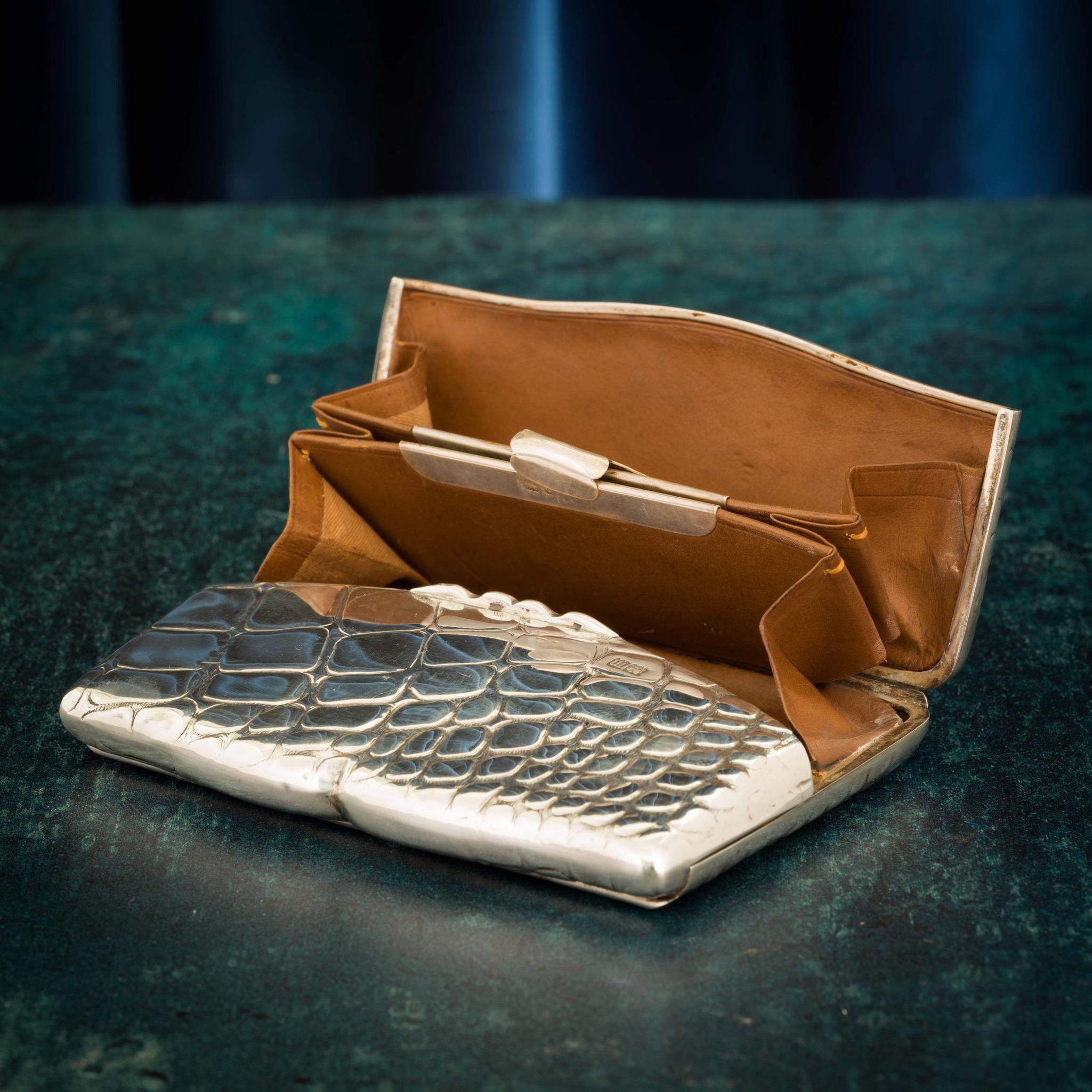 A spectacular silver coin purse and card case hallmarked London 1907, with a crocodile skin pattern realistically created in the silver. Maker's mark for Sampson Mordan & Co and stamped with Registered Design Number.

Dimensions: 10.5 cm/4⅛ inches x