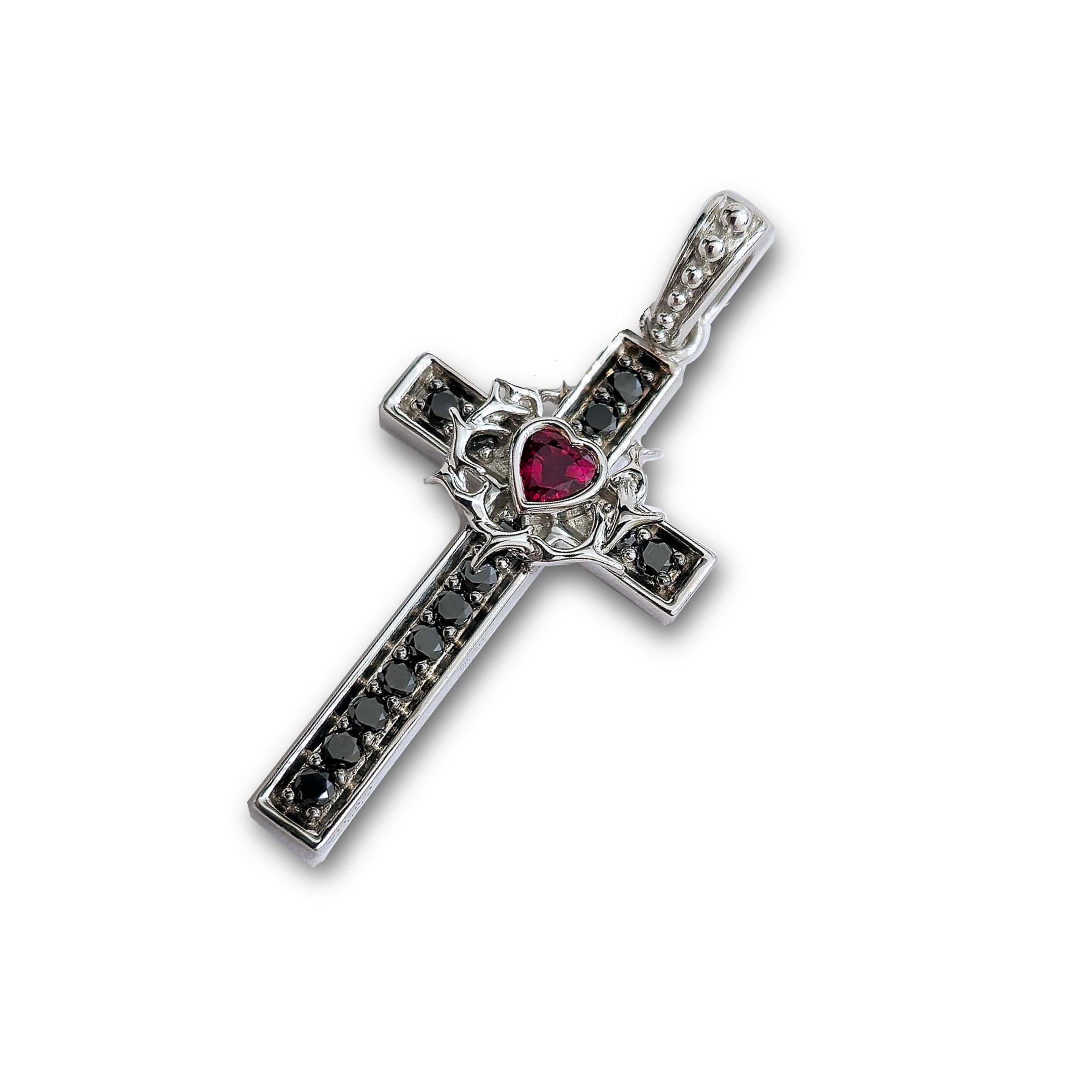 Colgante Cruz de Plata con Corazón de Rubí y Diamante Negro Corte redondo en venta