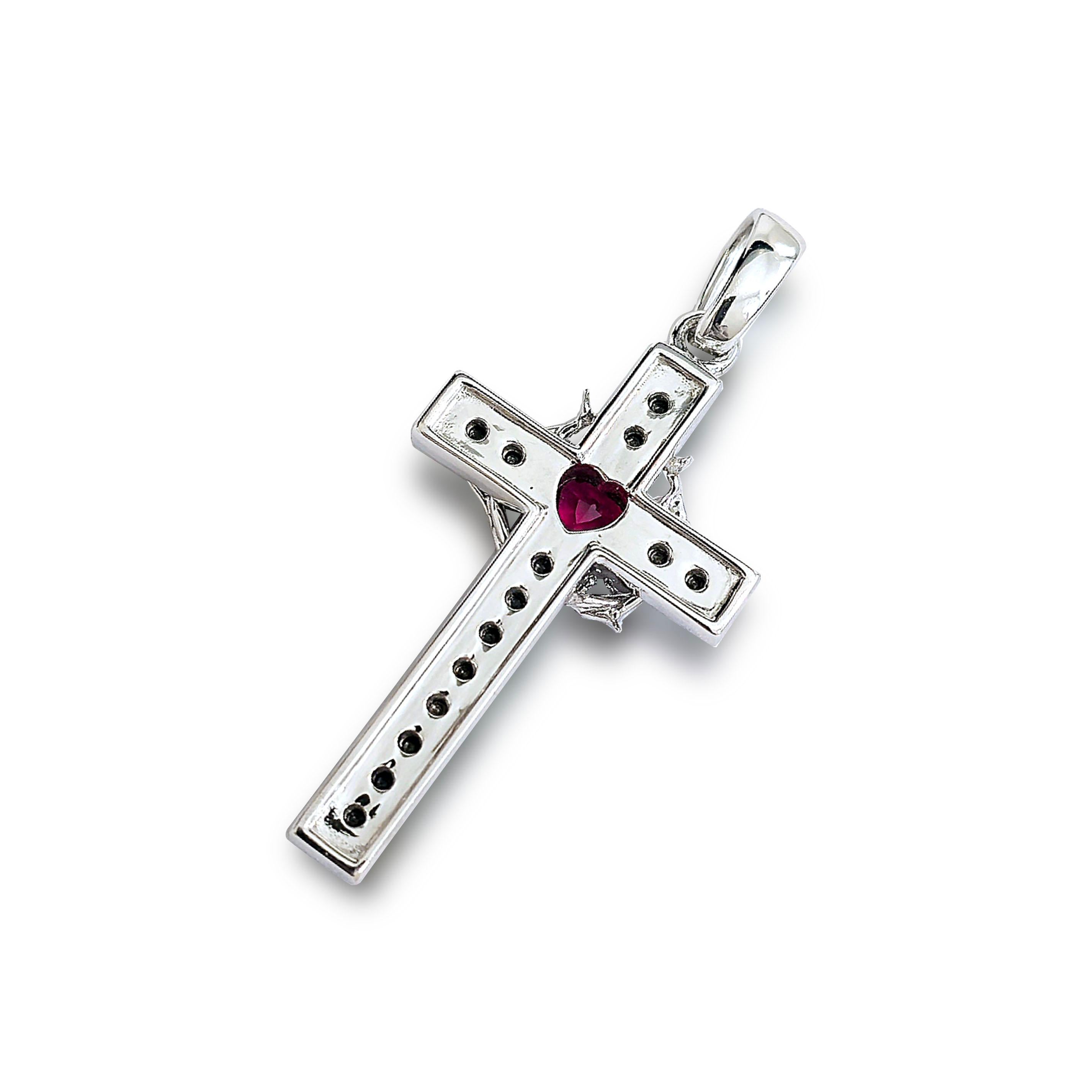 Colgante Cruz de Plata con Corazón de Rubí y Diamante Negro en Nuevo estado para la venta en Los Angeles, CA