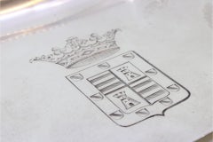 Silver crumb scoop w/ coat of arms & crown, w/ pearl trim on the handle & shovel