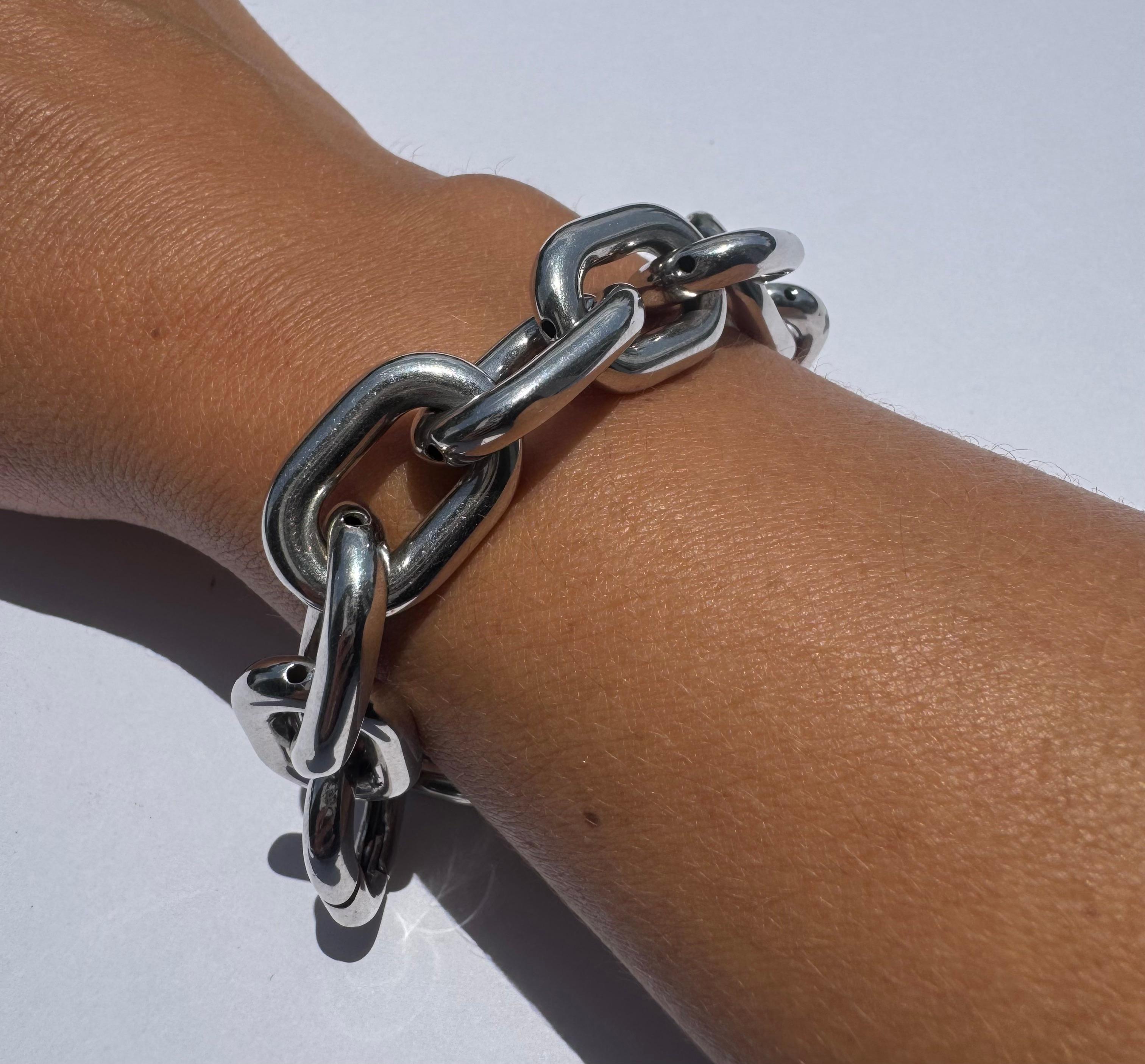 Silver Cuban Bracelet In New Condition For Sale In Studio City, CA