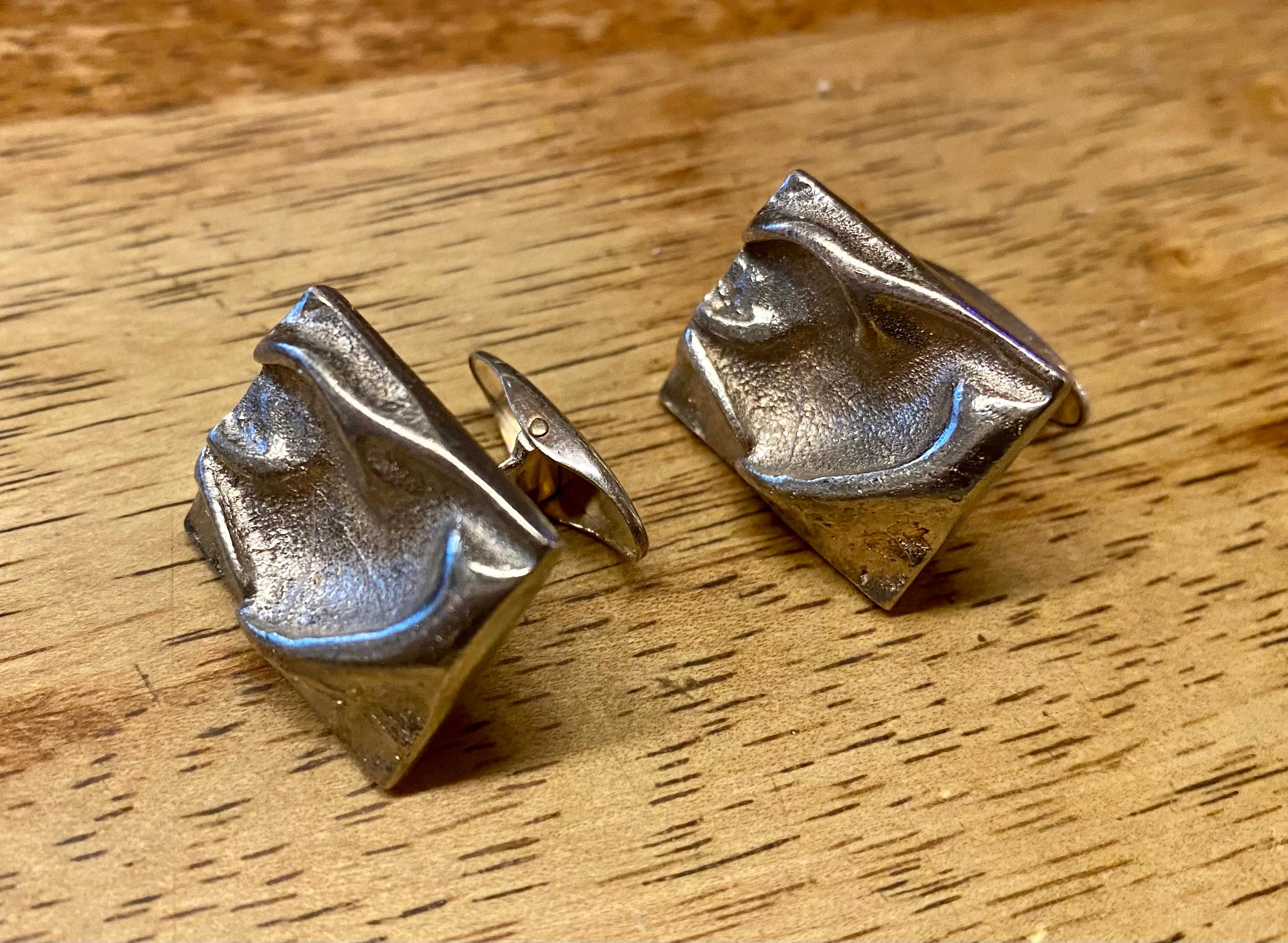 Silver Cufflinks 1973
830 Silver
Scandinavian design
Jalosepot Oy Finland. Was in operation between 1950-1994.
Really nice ones. 
A design similar to that used by Björn Weckström in Lapponia.
The so-called Space Jewelry Desing