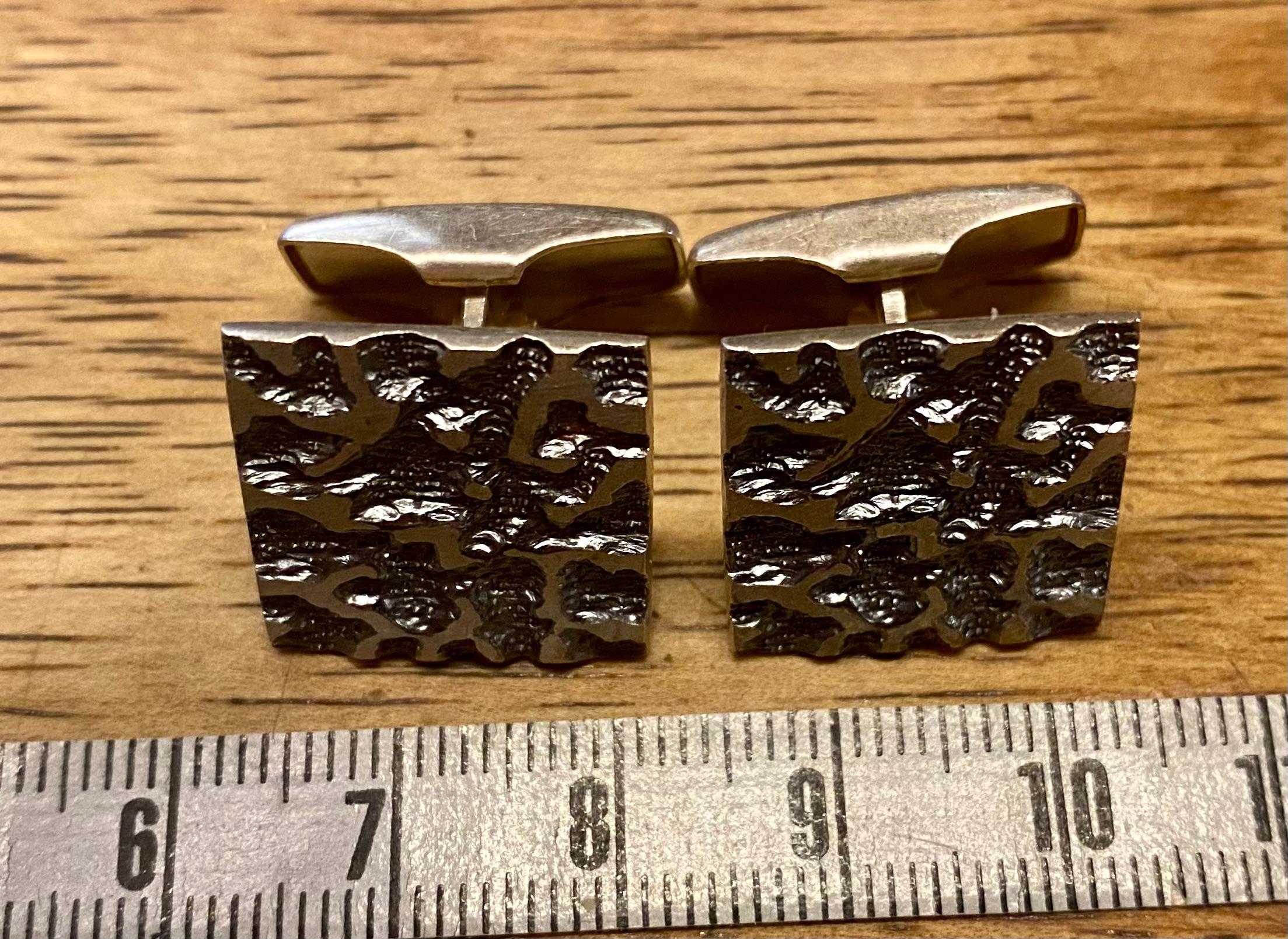 Silberne Membranknöpfe 1970
skandinavisches Design
Turku Luolavuoren Kulta Suomi War in Betrieb UTA 1965-1999
830H Silber.
Die sind wirklich schön.