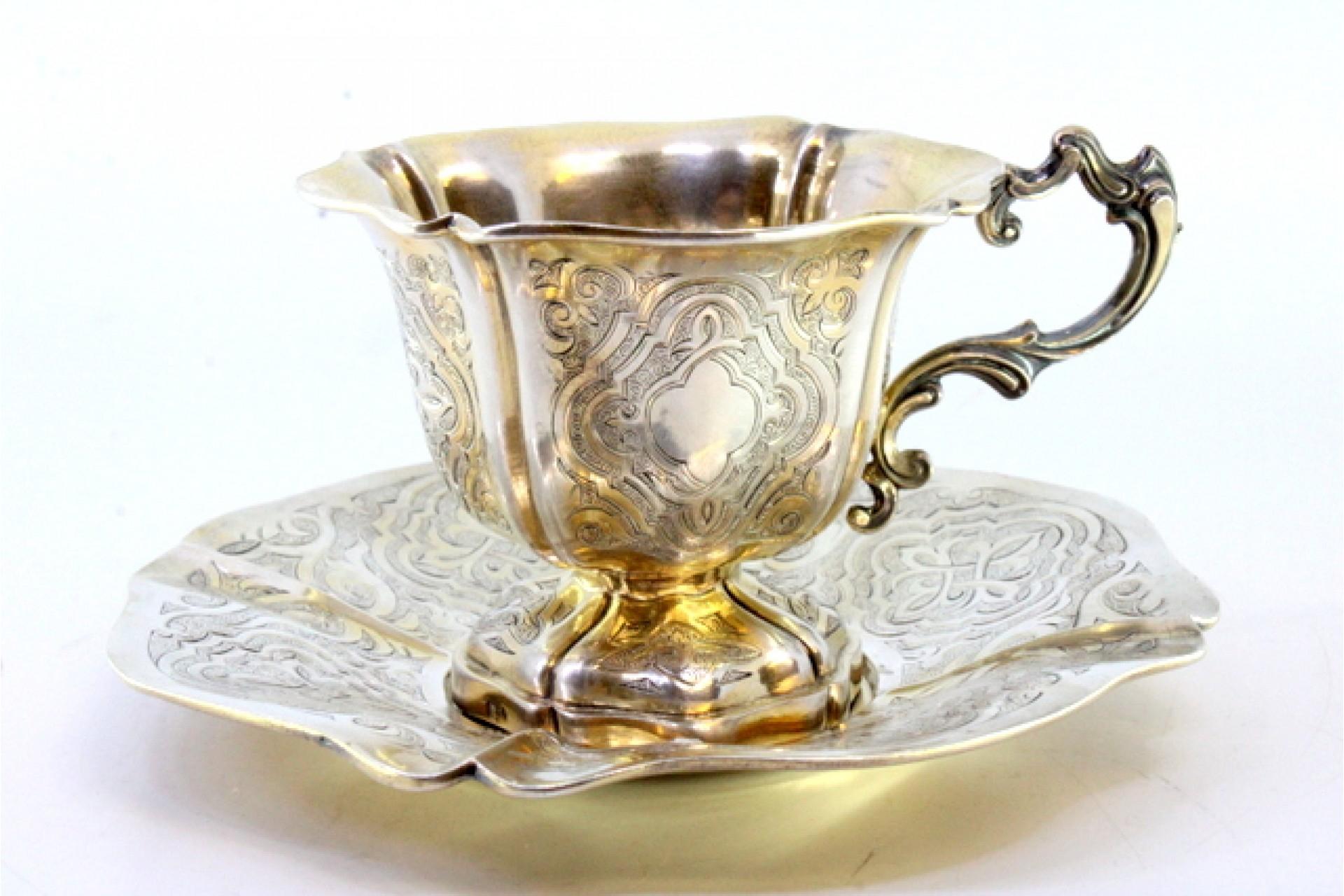 Description: Silver cup and saucer with engraved floral motifs and cutouts on the edges. Metal: Silver. Origin: French. Brand: Tête Minerve. Weight: 186.31 grams (Cup and saucer). Dimensions: Cup - 11.5x7cm Saucer - 14.5x14.5cm. Content: 950/1000.