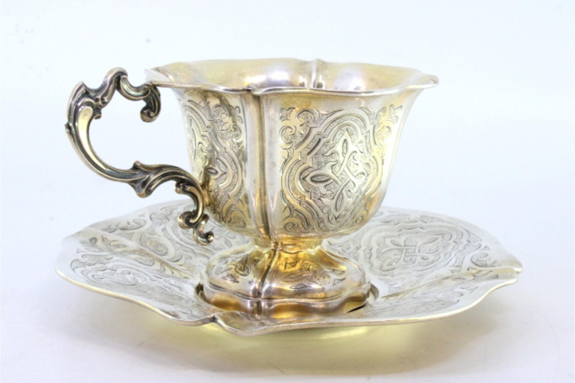 Silver cup and saucer with engraved floral motifs and cutouts on the edges For Sale 1