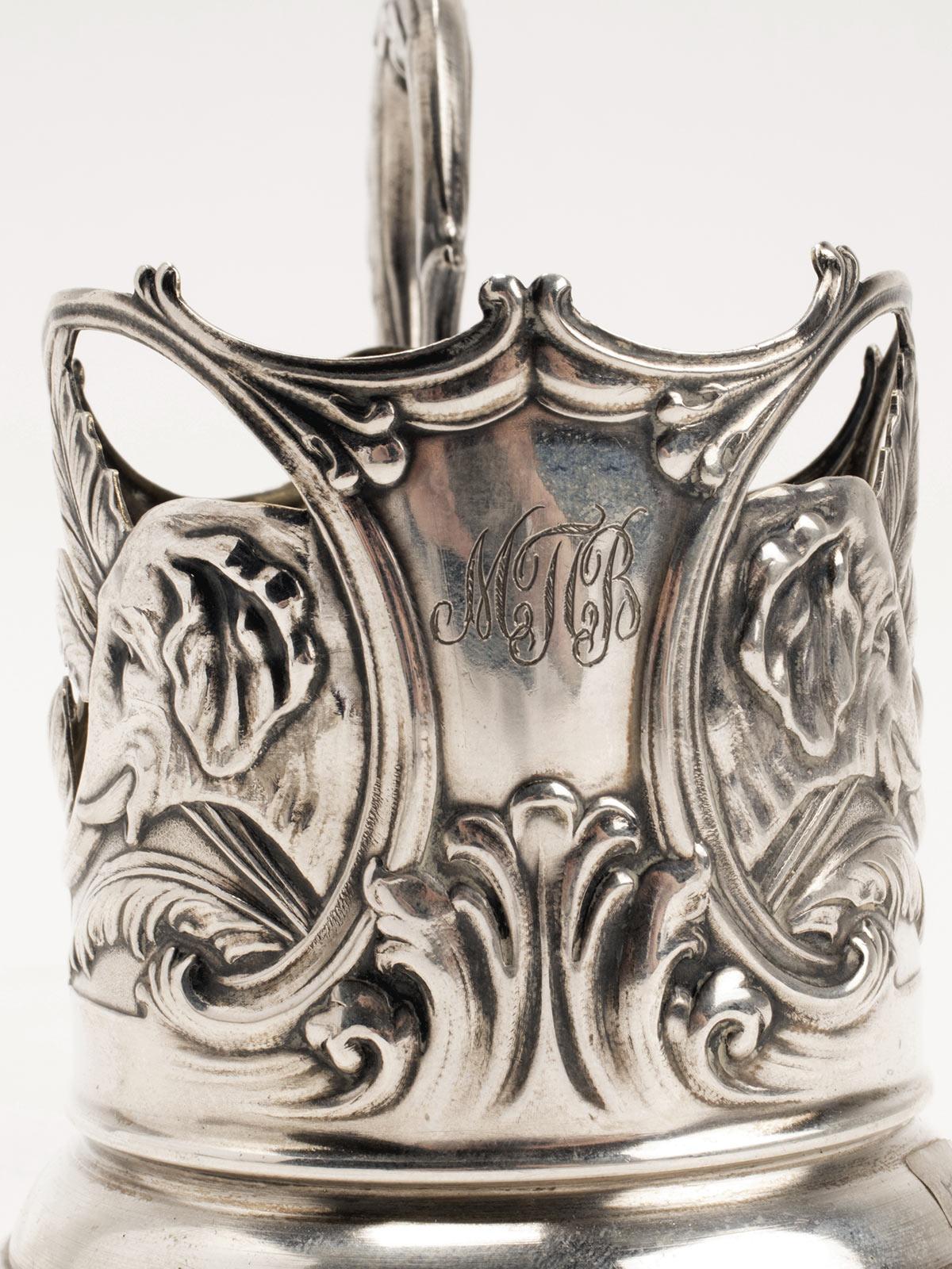 XX secolo Portabicchieri in argento, raffigurante una testa di elefante, Mosca 1900. in vendita