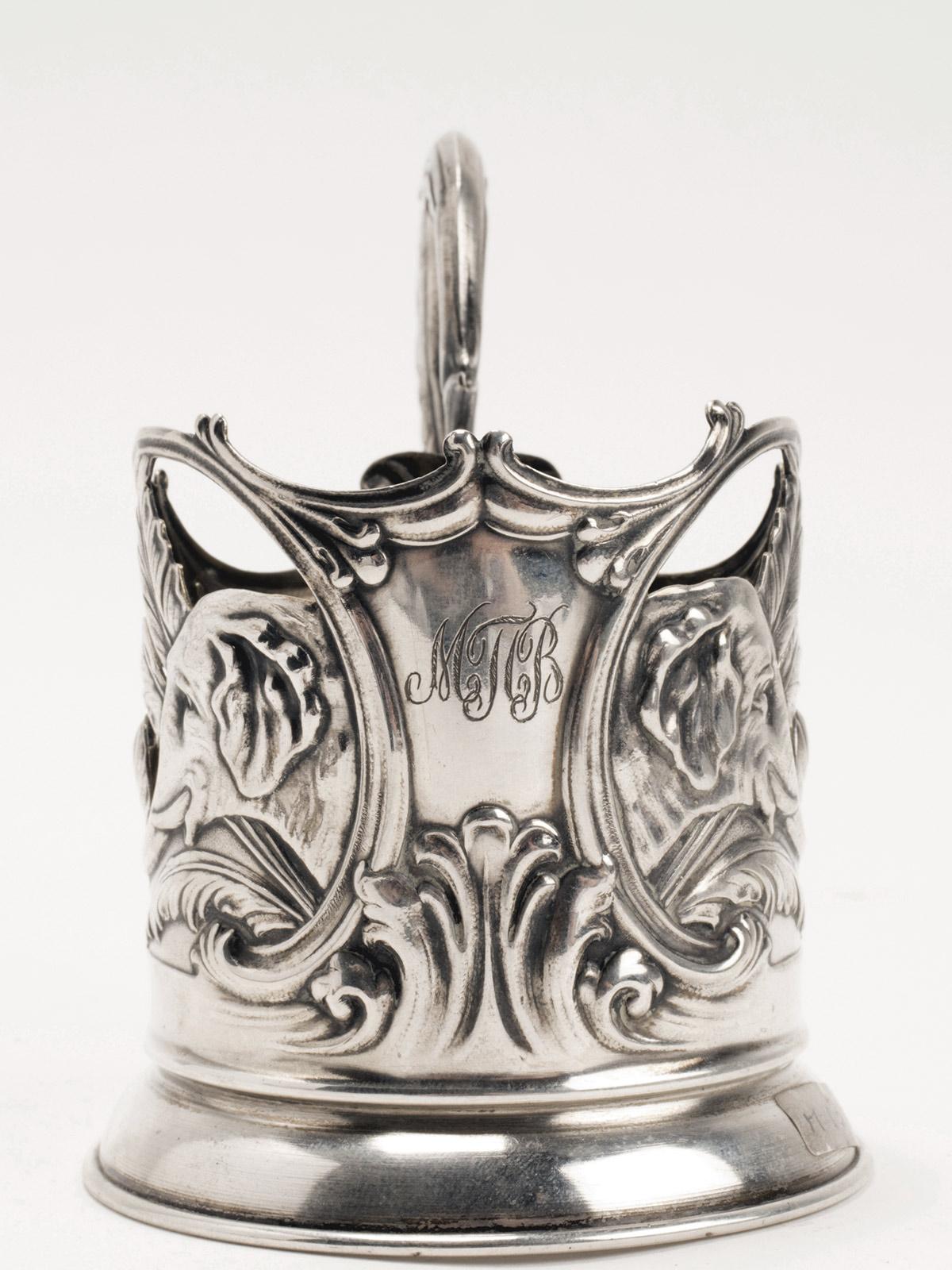 Argento Portabicchieri in argento, raffigurante una testa di elefante, Mosca 1900. in vendita