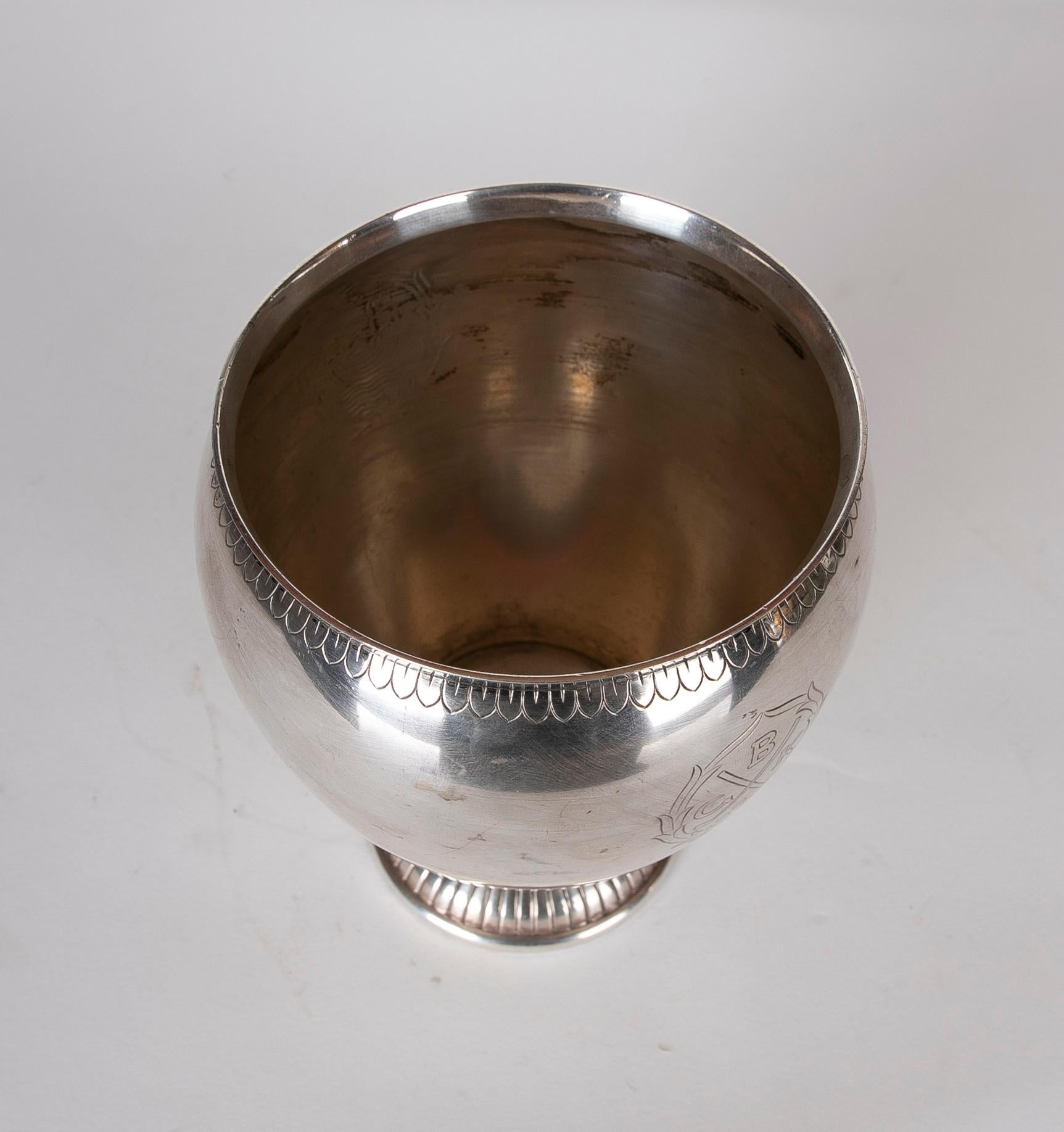 Silver Cup of the Russian House of Bolin with Decoration of Shield with Letterin In Good Condition For Sale In Marbella, ES