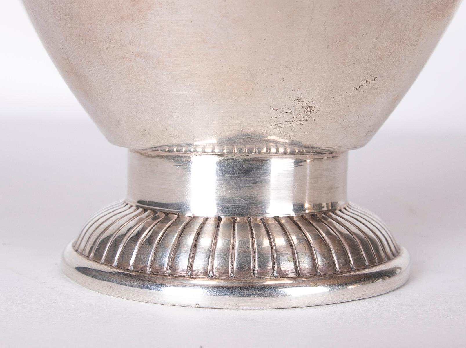 Silver Cup of the Russian House of Bolin with Decoration of Shield with Letterin For Sale 3