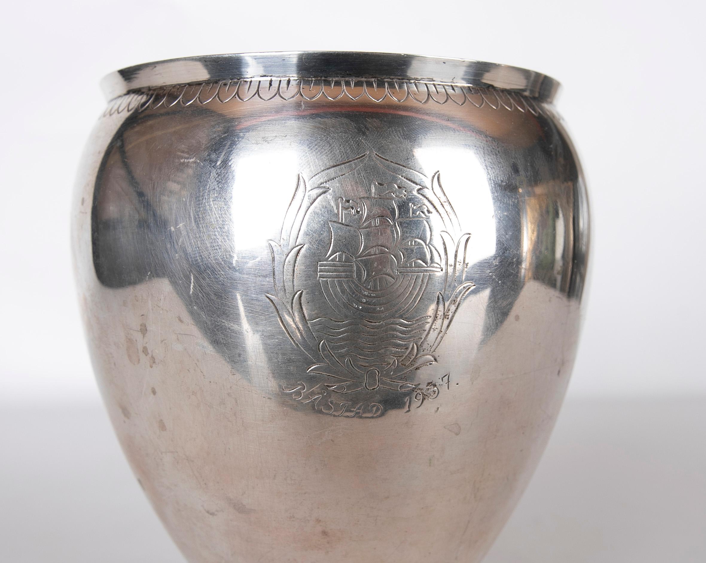 Silver Cup of the Russian House of Bolin with Decoration of Shield with Letterin For Sale 4