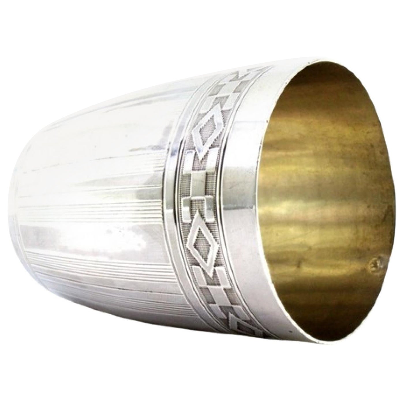 Copa de plata con frisos griegos y bandas en relieve en la parte superior en venta