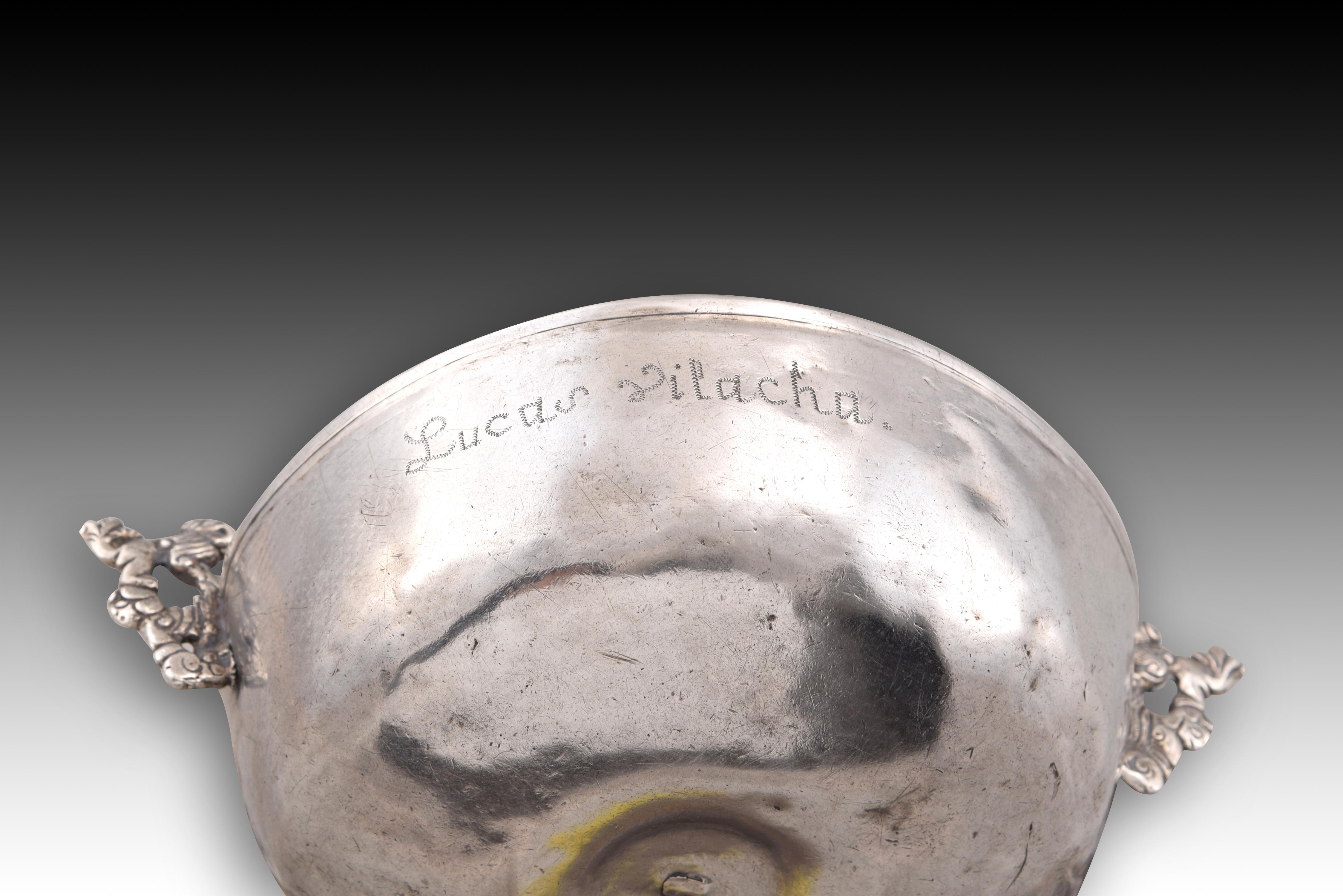 Silver Cup with Property Inscription. Possibly Spanish American, 18th Century In Good Condition For Sale In Madrid, ES