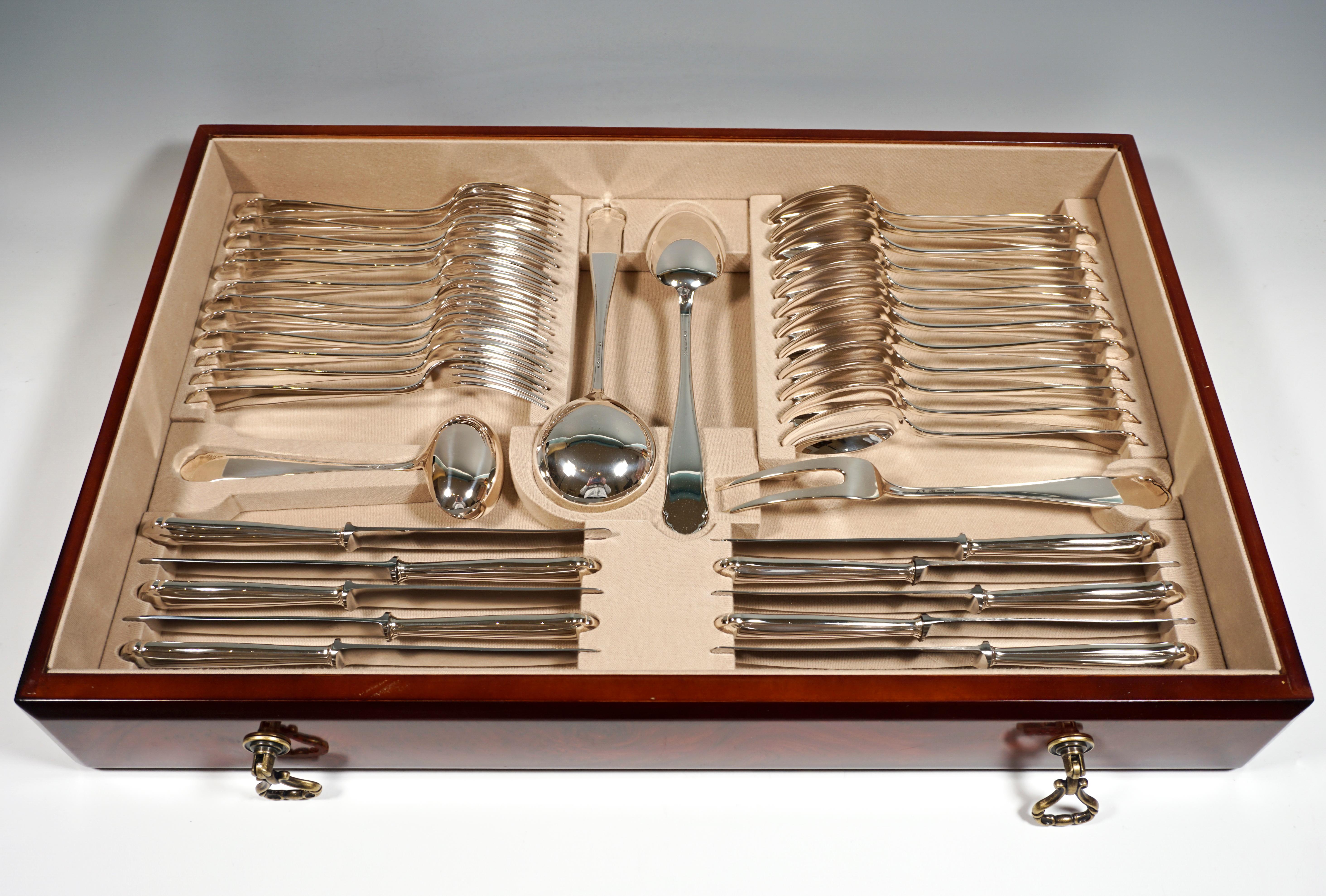 Silver Cutlery Set for 12 People in Showcase Vienna Jarosinski & Vaugoin ca 1925 For Sale 1