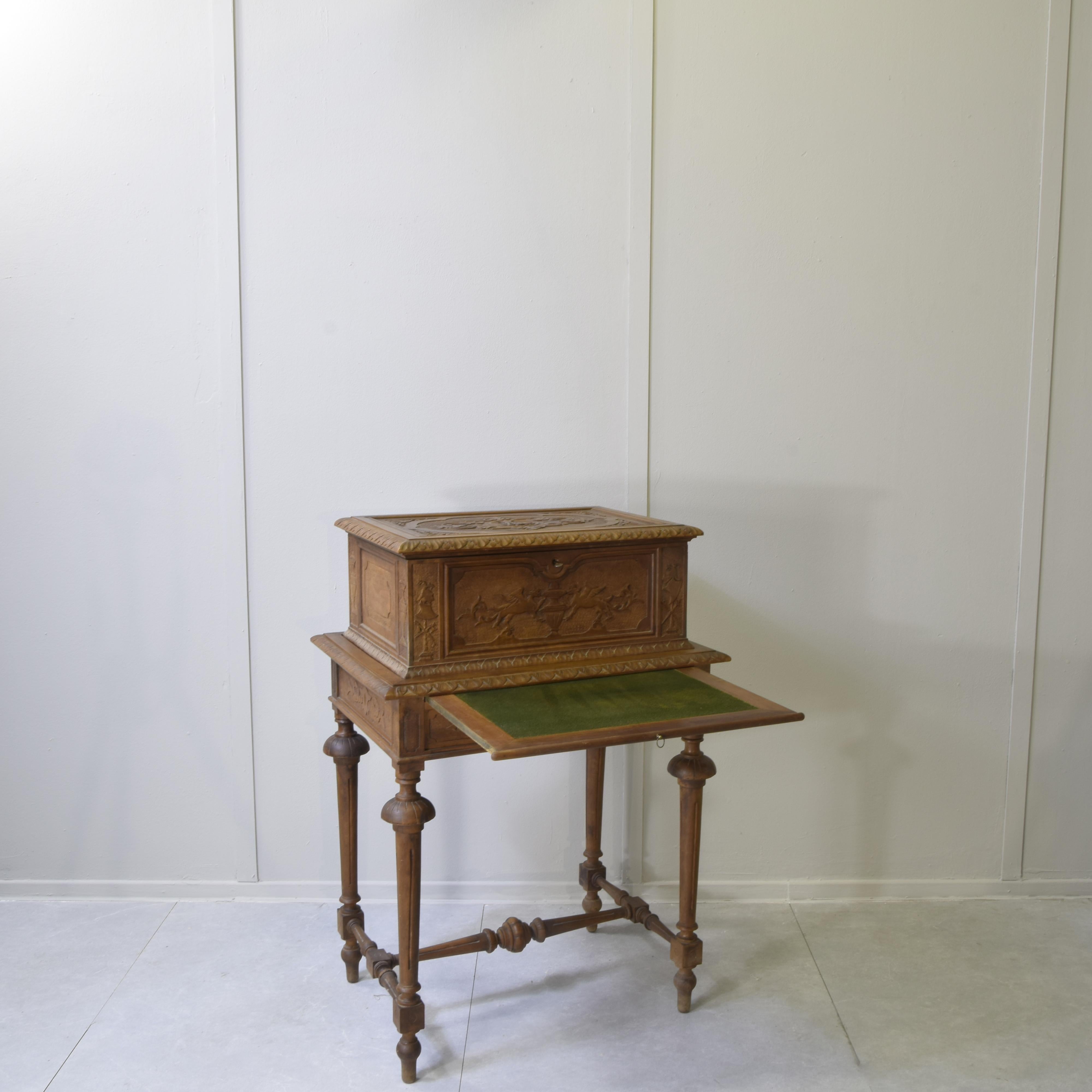 Début du 20ème siècle Silver cutlery set with carved wooden box (silversmith A.Cesa S.C., early 20th c